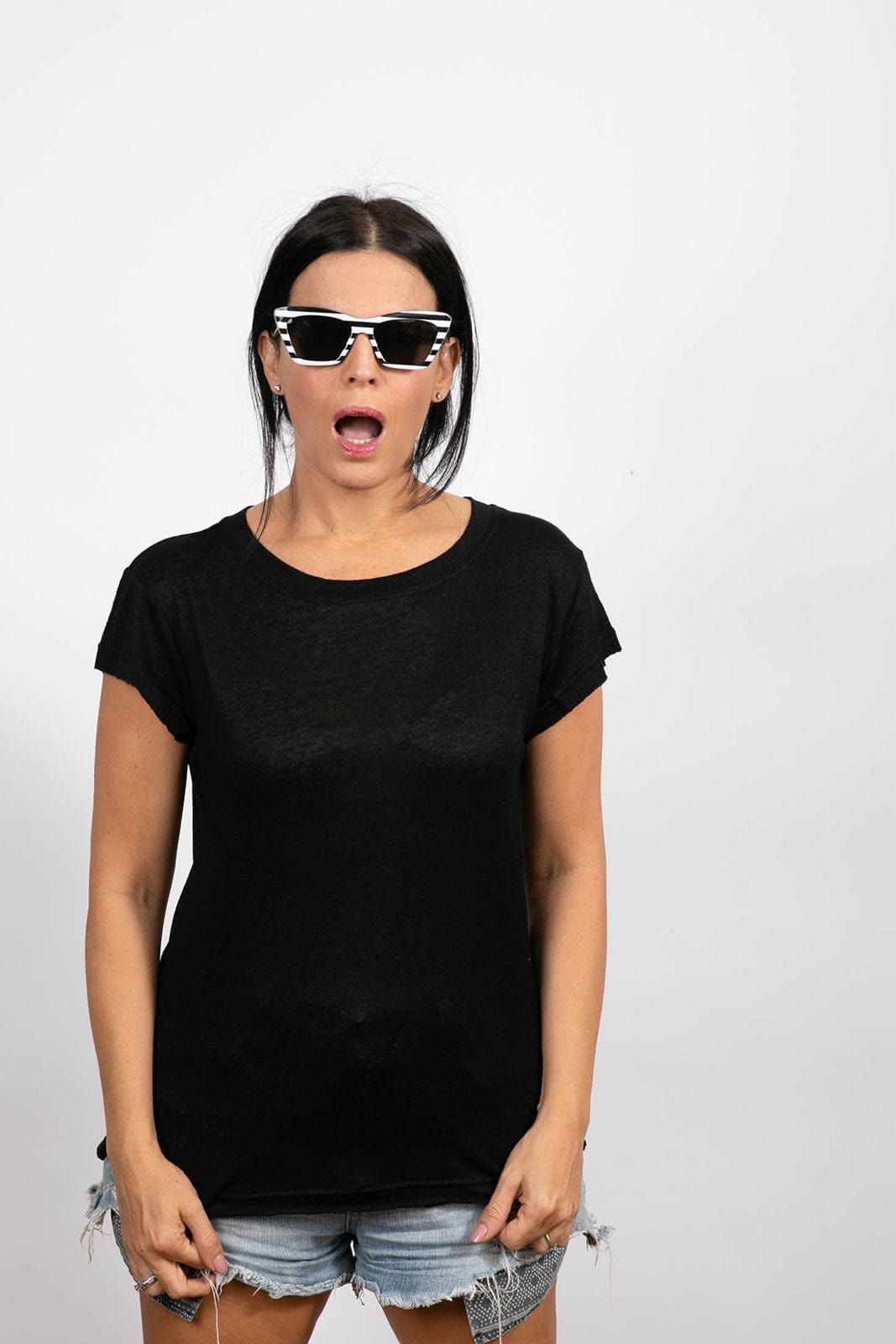 חולצה שחורה בייסיק NELLA image 4