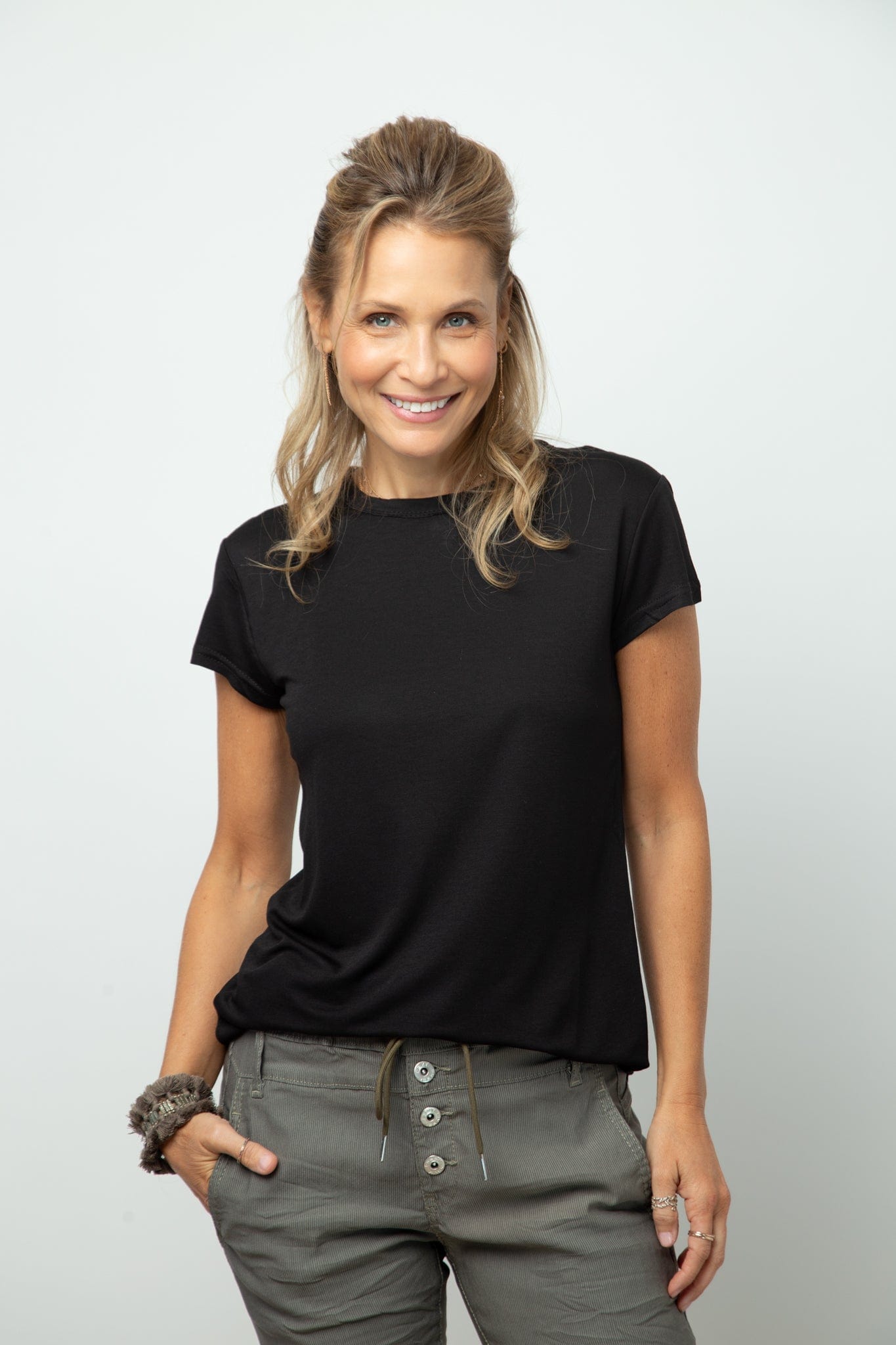 NINE חולצה בייסיק שחורה image 3