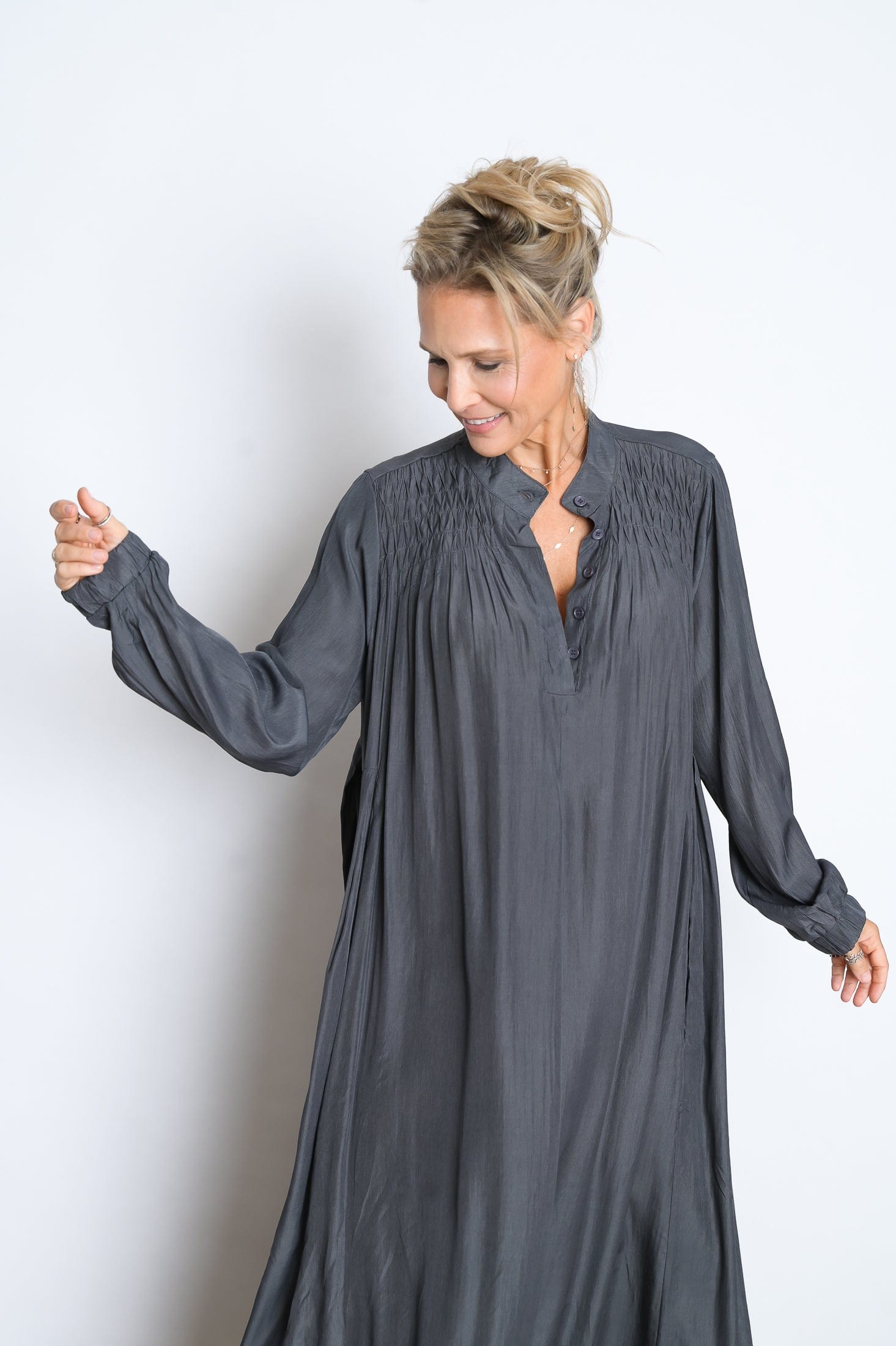 RANA שמלת אוברסייז אפורה image 10