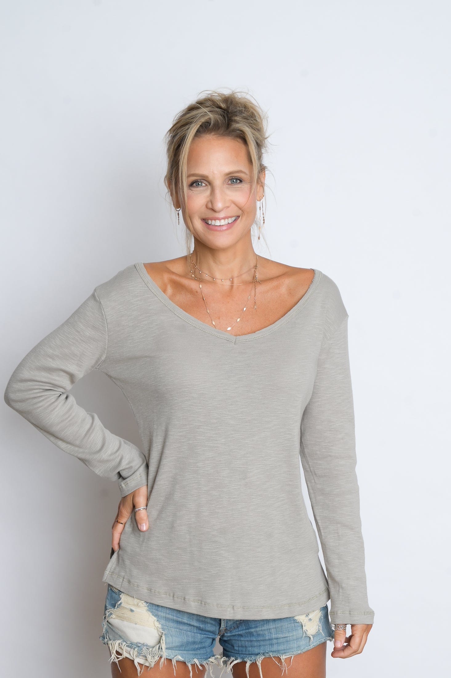 E SHIRT ביסיק V חולצה image 5