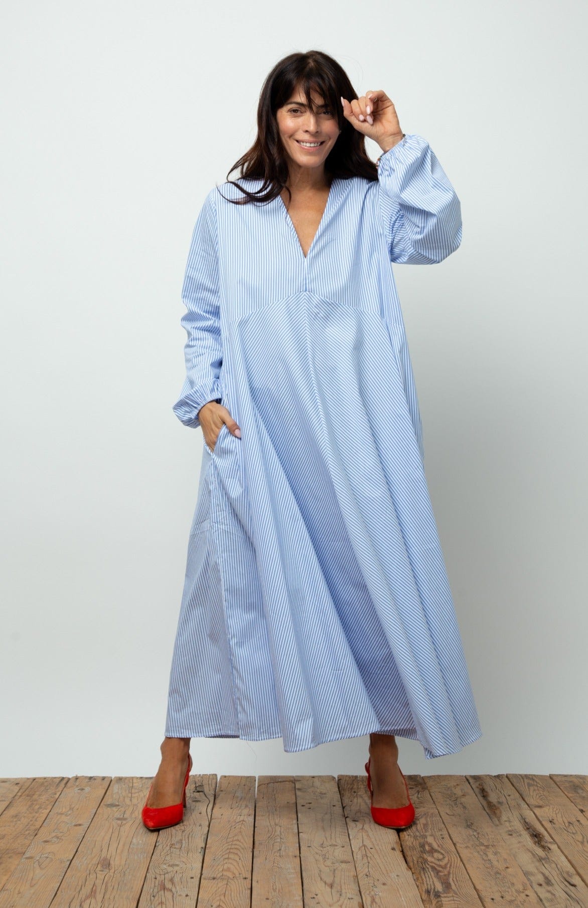 BRAY DRESS     שמלה אוברסייז פסים תכלת image 4