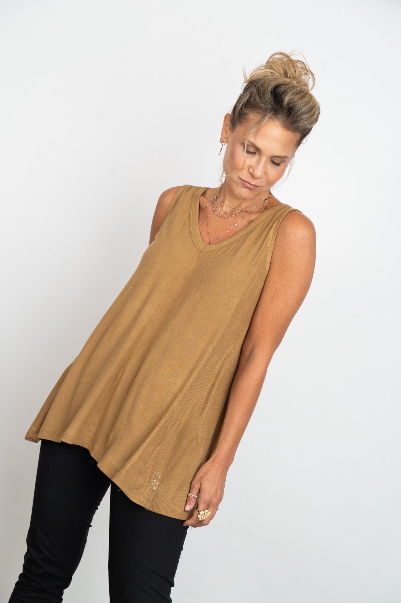 ME  V גופיה קאמל גזרה נפתחת image 4