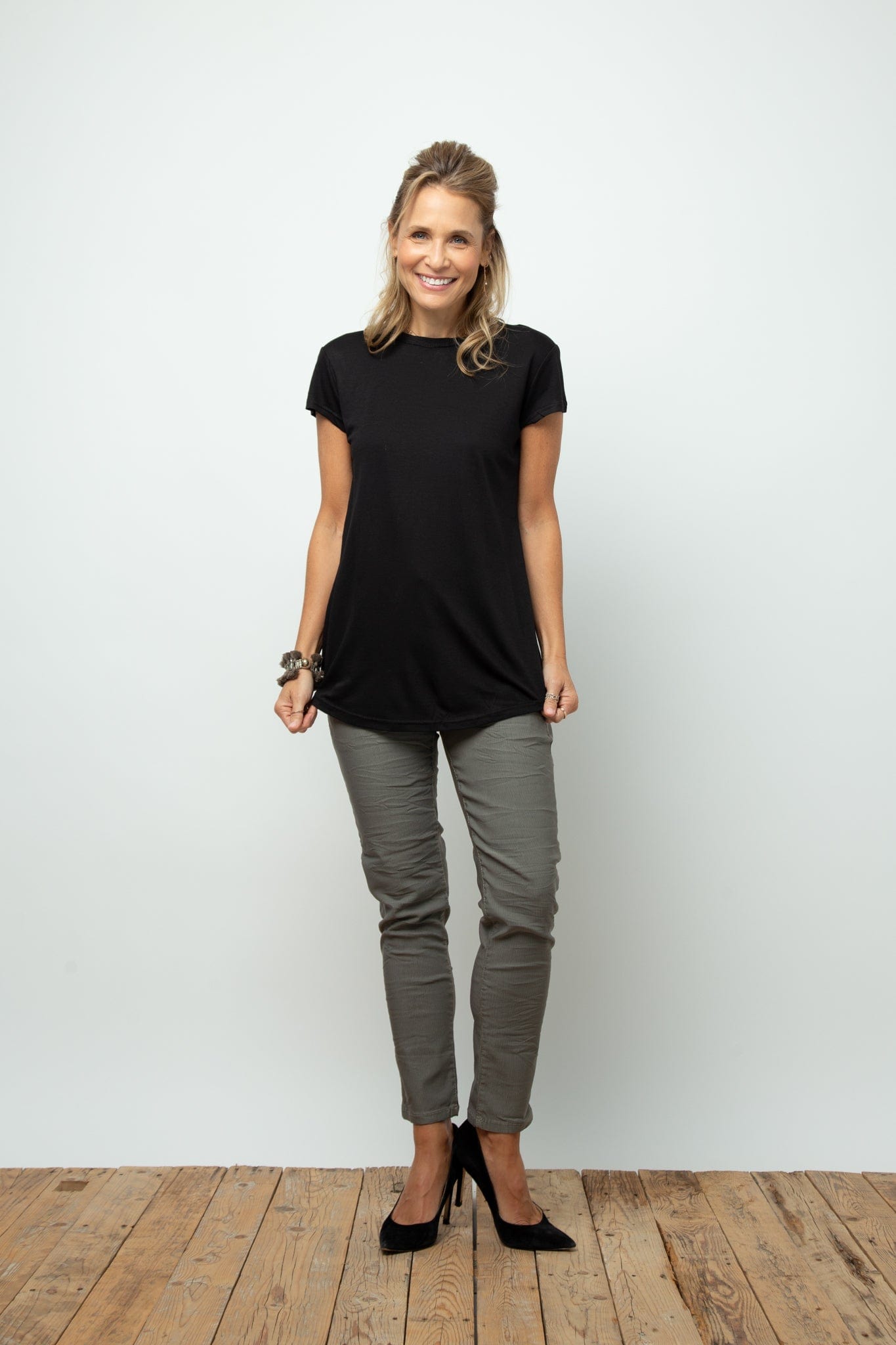 NINE חולצה בייסיק שחורה image 5