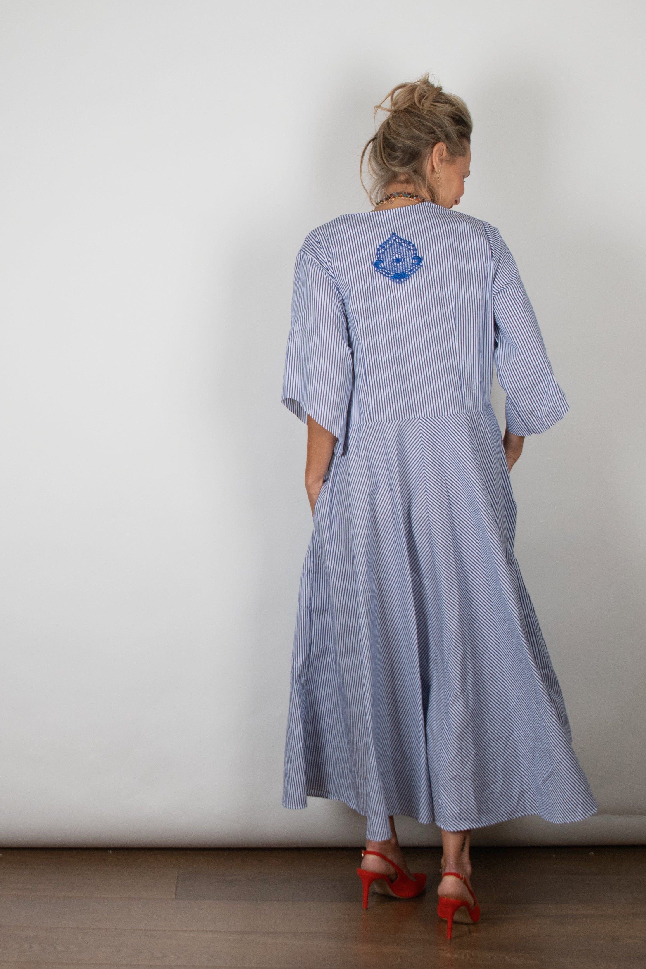 DRESS A שמלה מקסי פסים כחול image 4