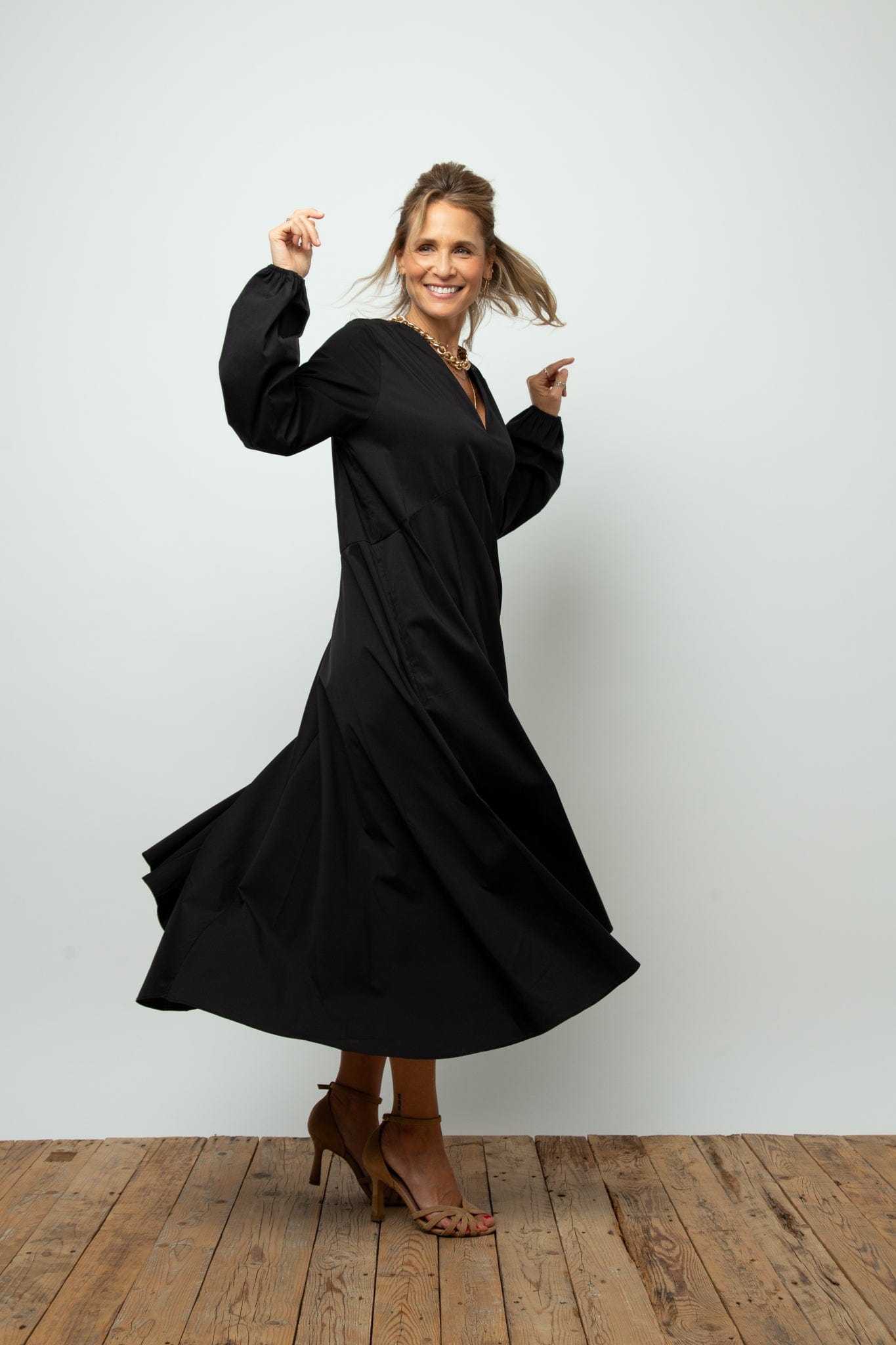 BRAY DRESS  שמלה מקסי שחורה אוברסייז image 6