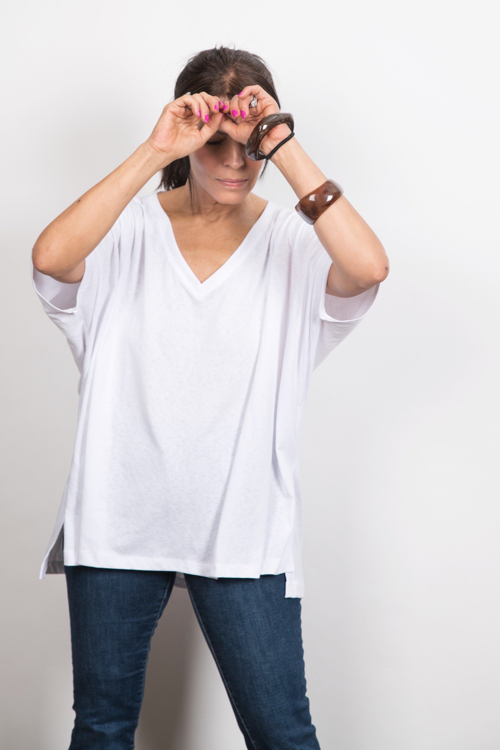 CLIO חולצה אוברסייז לבנה