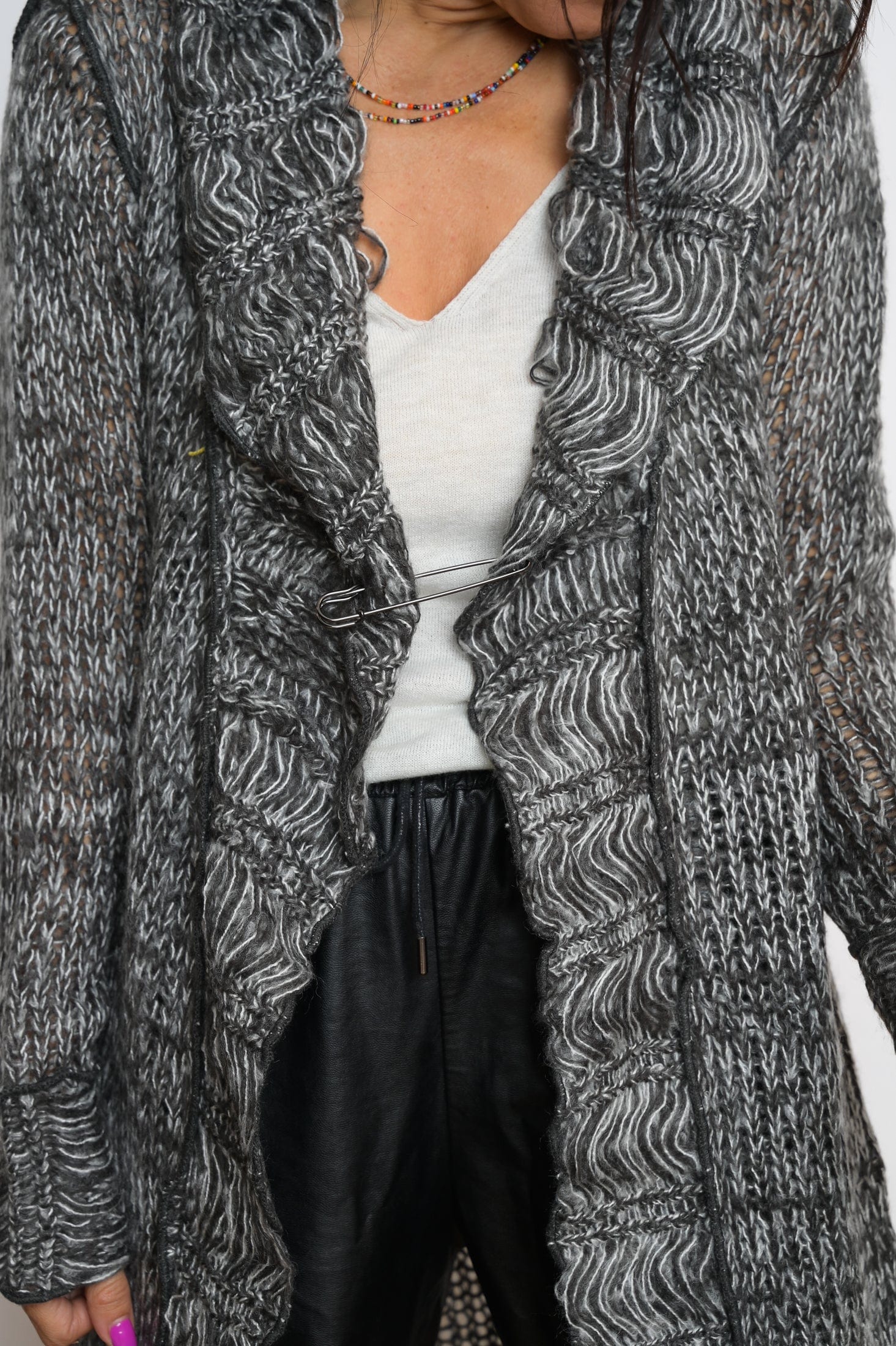 PAROS עליונית סרוגה שחור לבן image 10