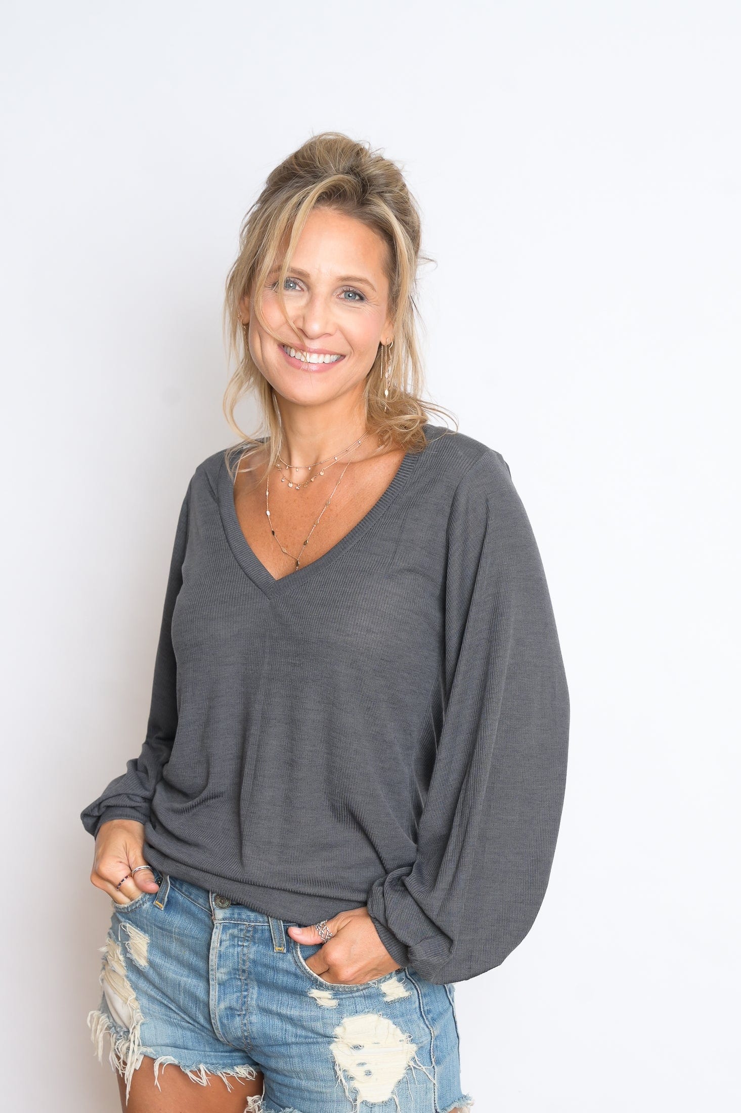 N SHIRT  חולצה אפורה מעוצבת image 7