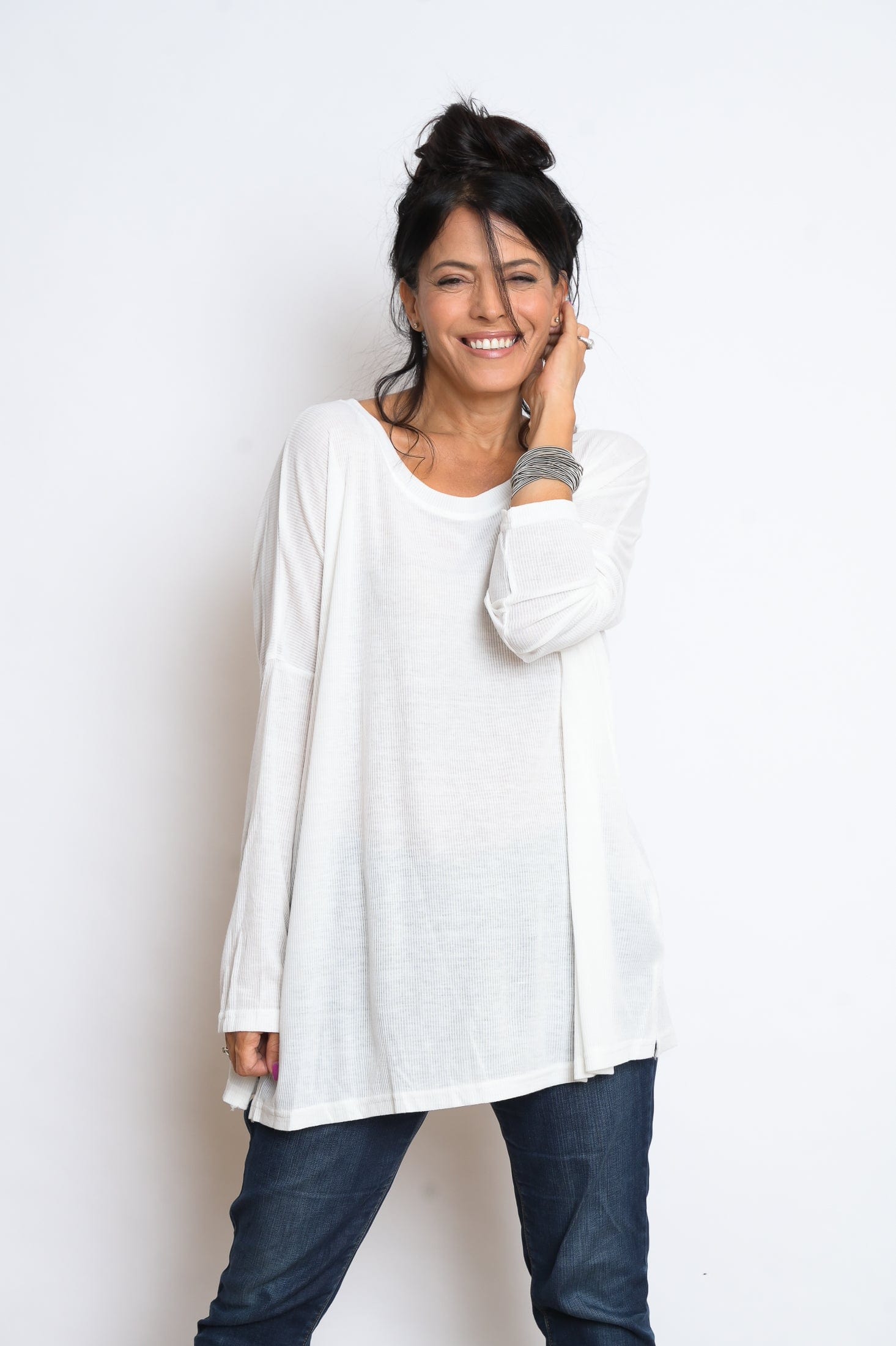 O SHIRT   חולצה לבנה אוברסייז image 4