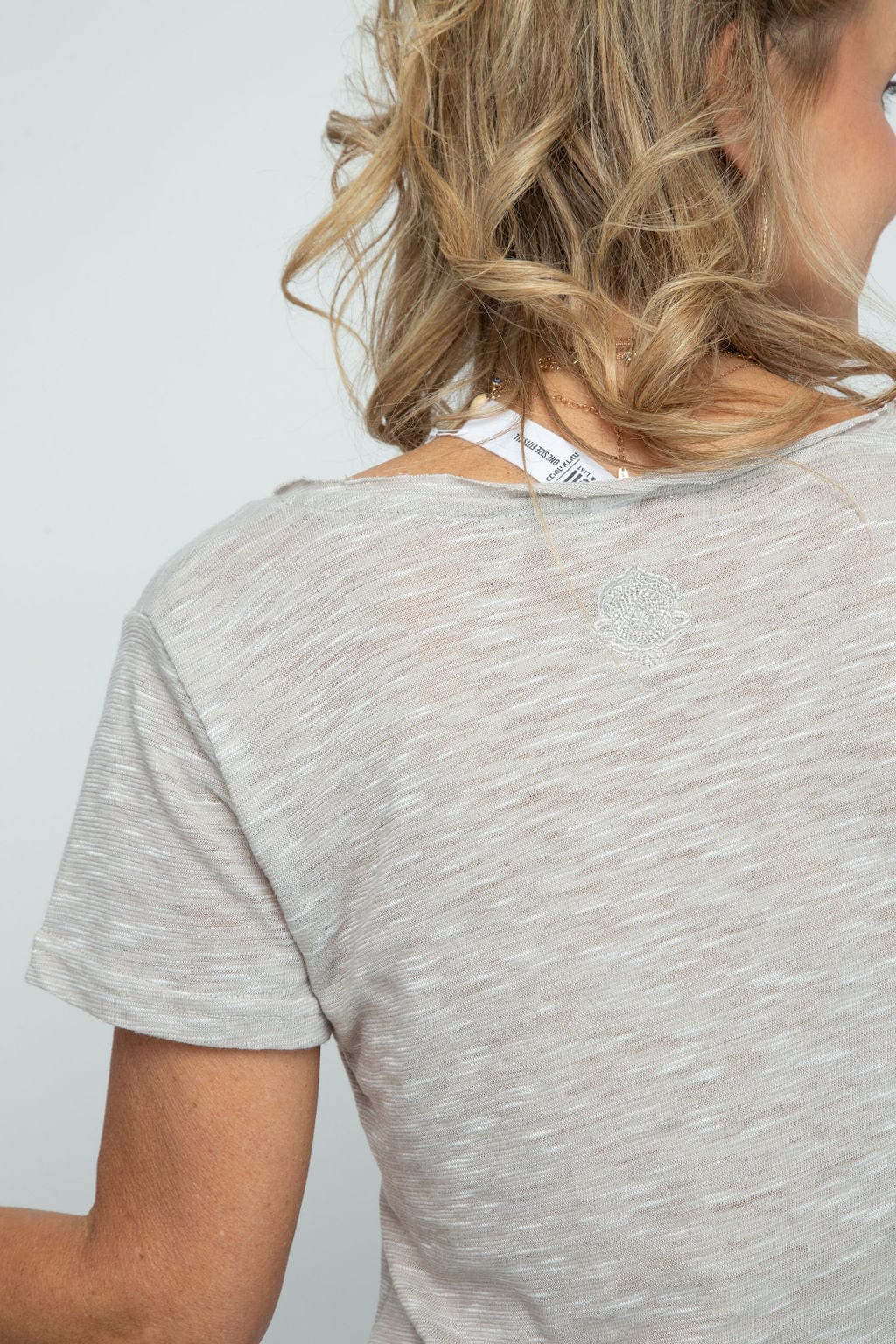 KOR NEW V חולצה image 2