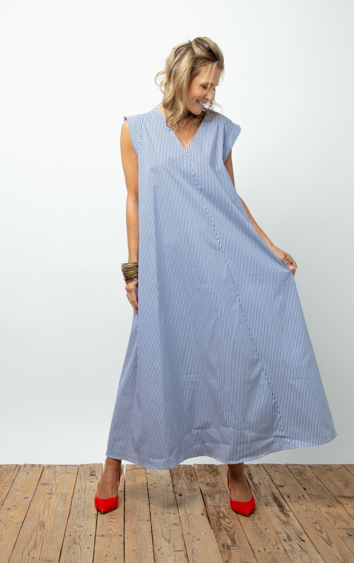 SHIFT DRESS V   שמלה אוברסייז image 1