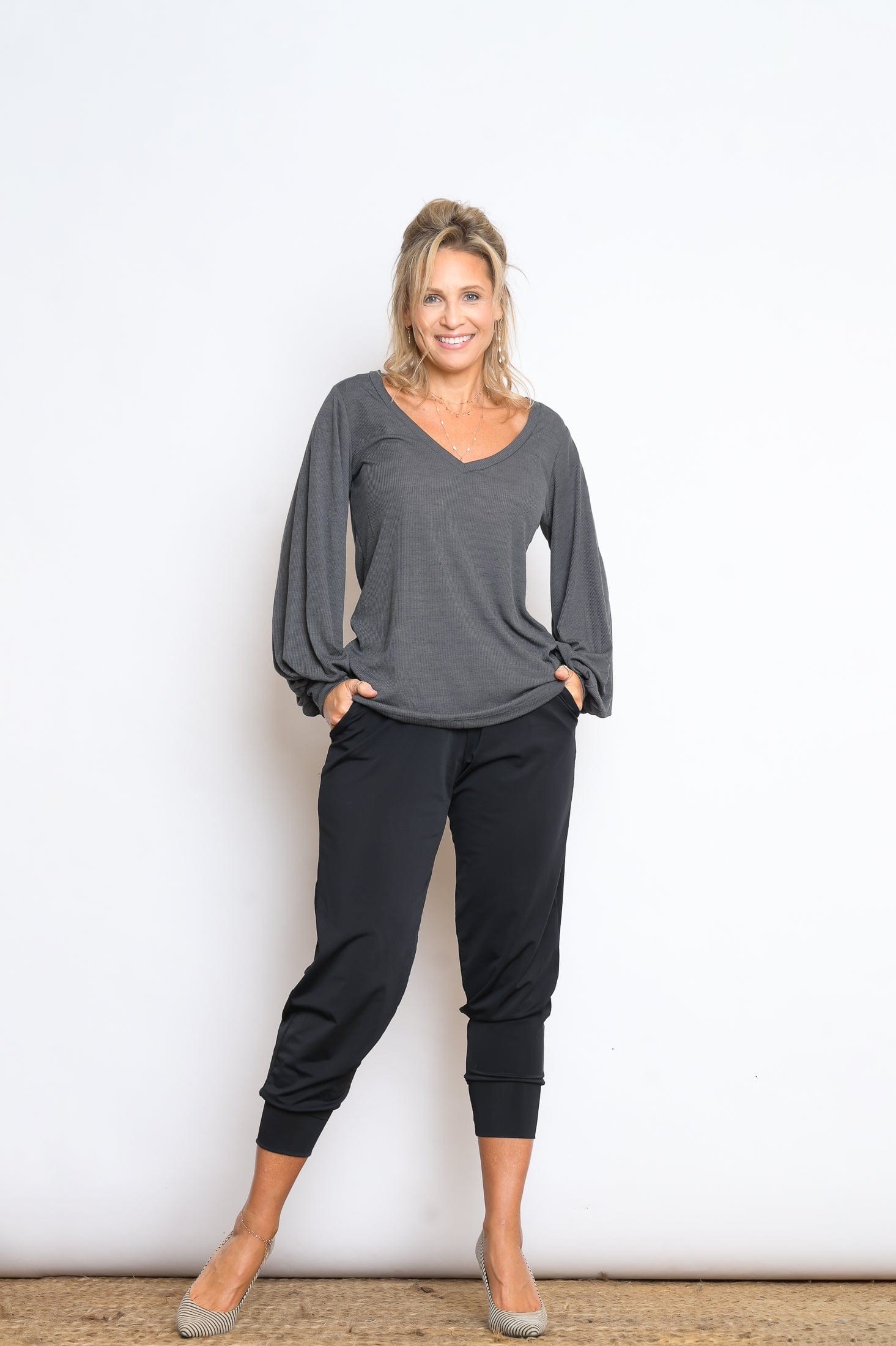 N SHIRT  חולצה אפורה מעוצבת image 2