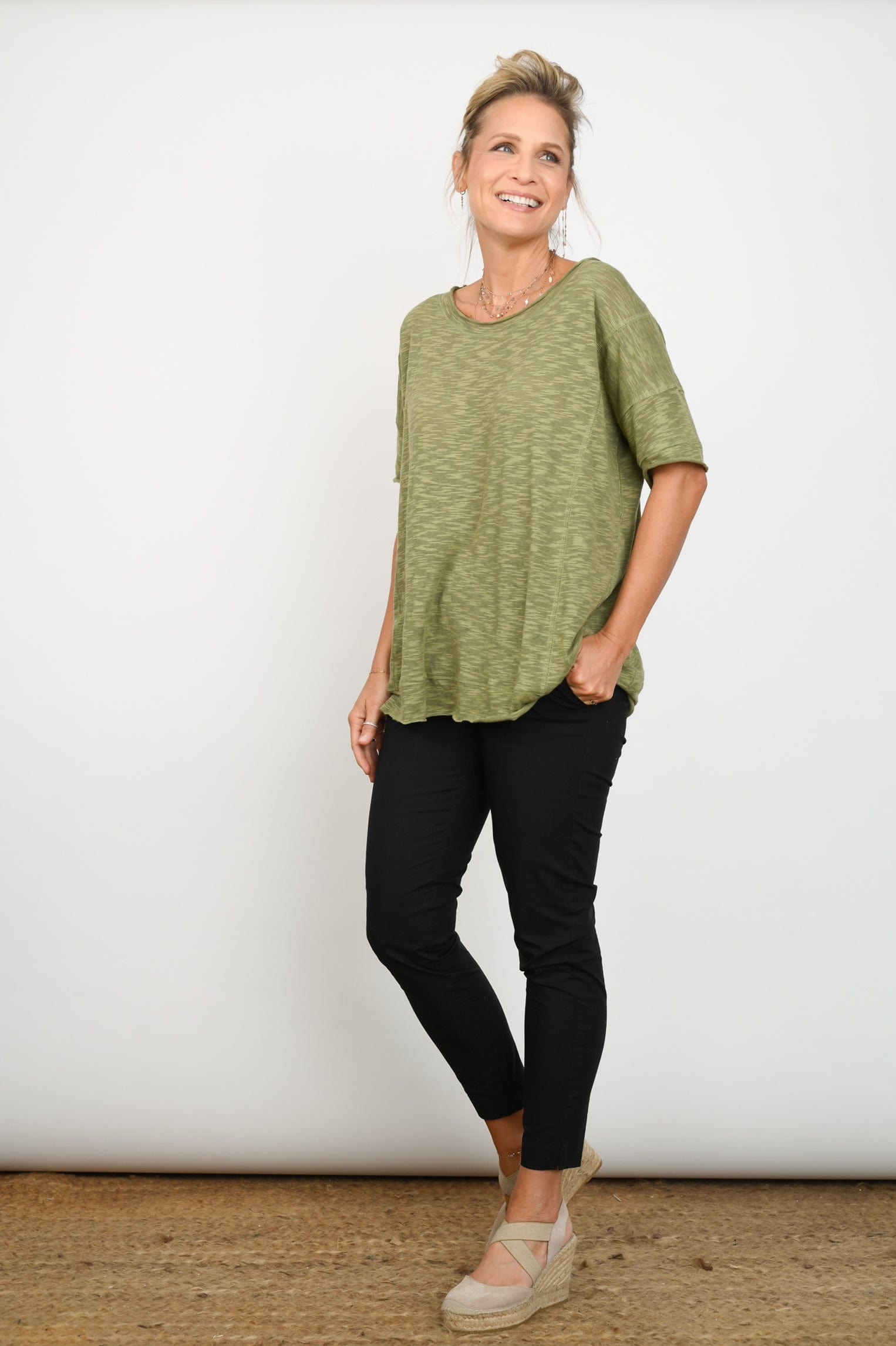 IT חולצה ירוקה image 0