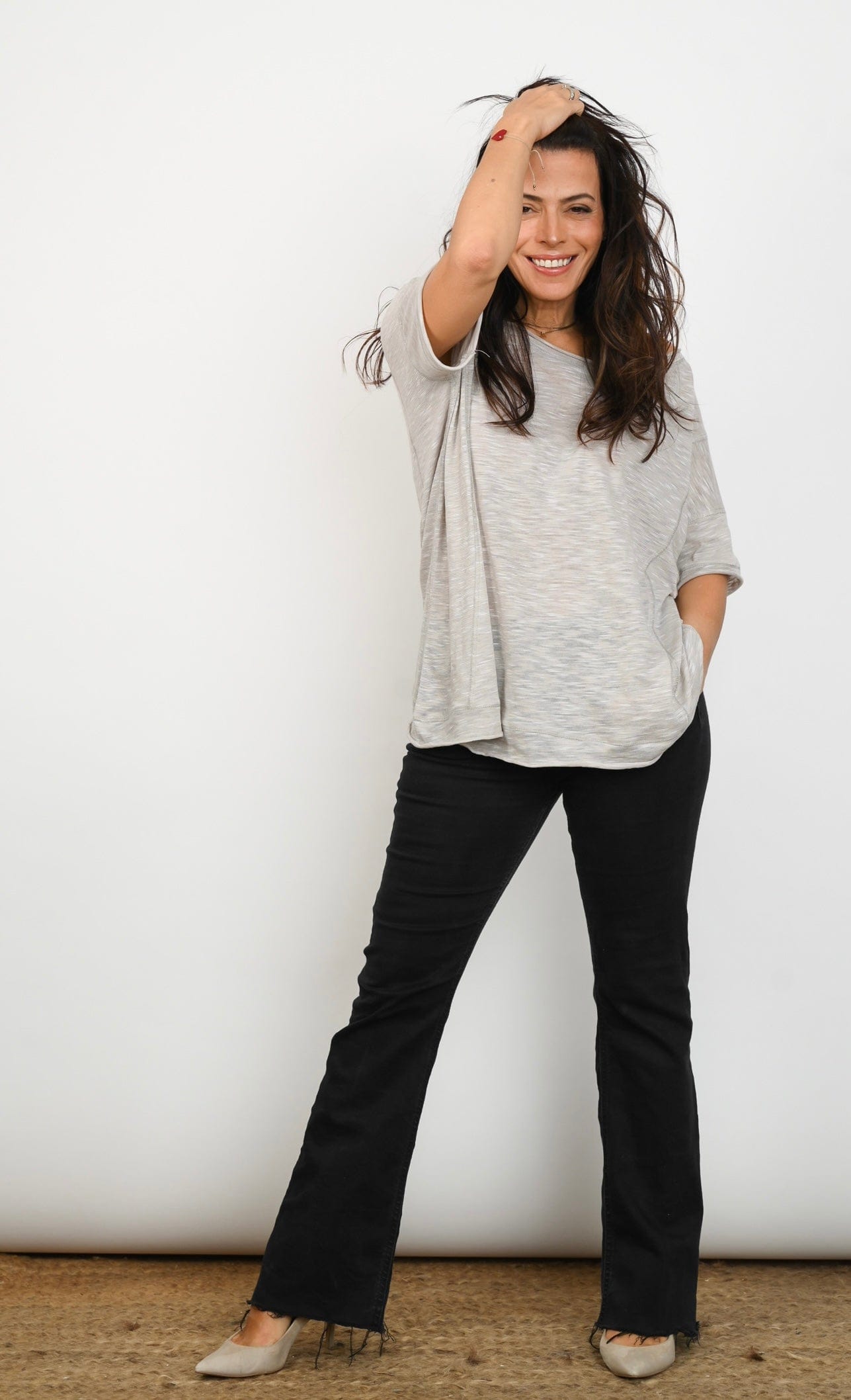 IT חולצה אפורה image 2