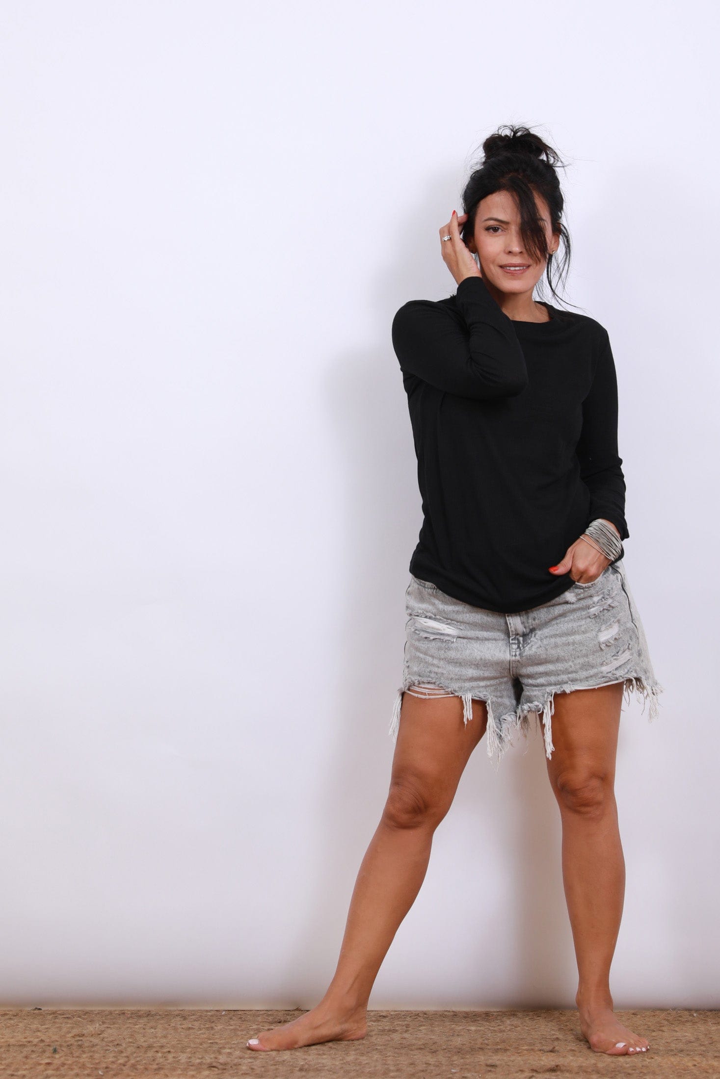 P SHIRT  חולצה שחורה בייסיק image 6