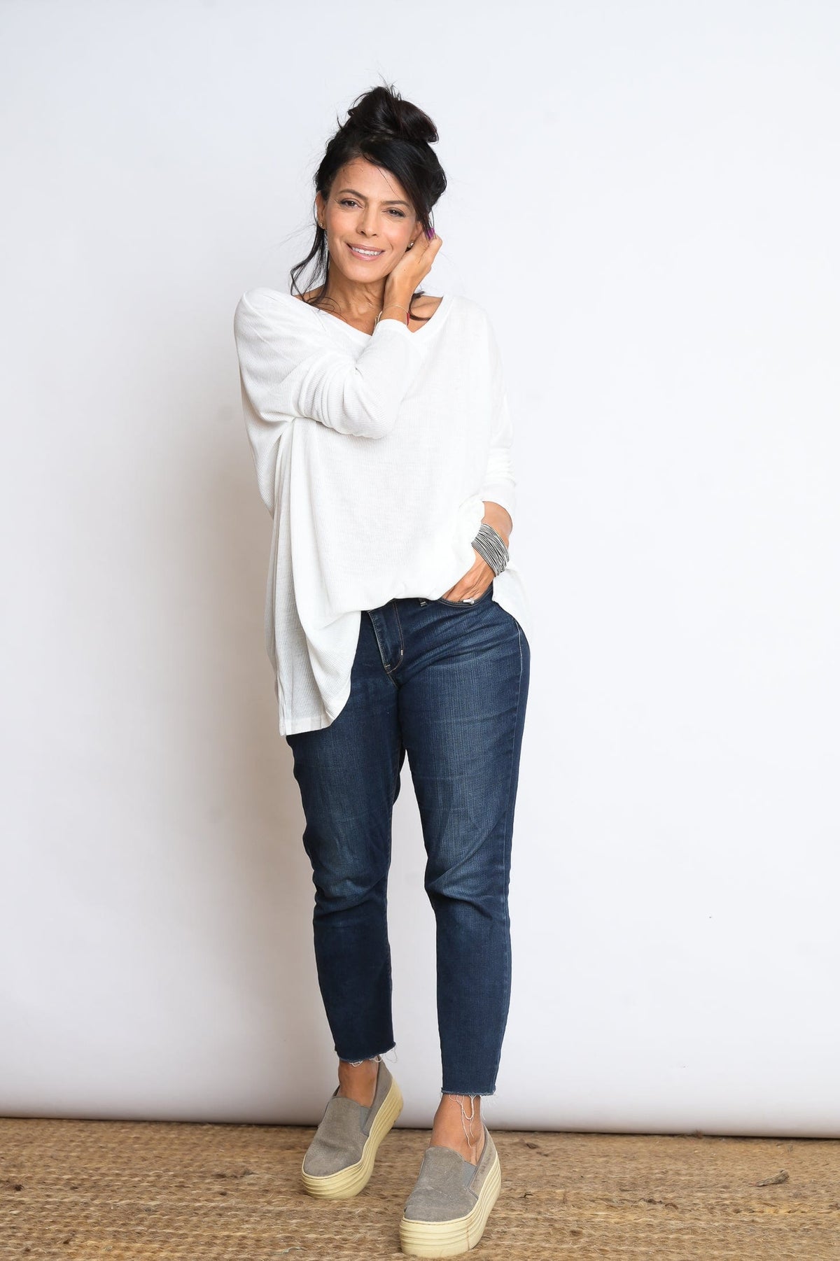 O SHIRT   חולצה לבנה אוברסייז image 9