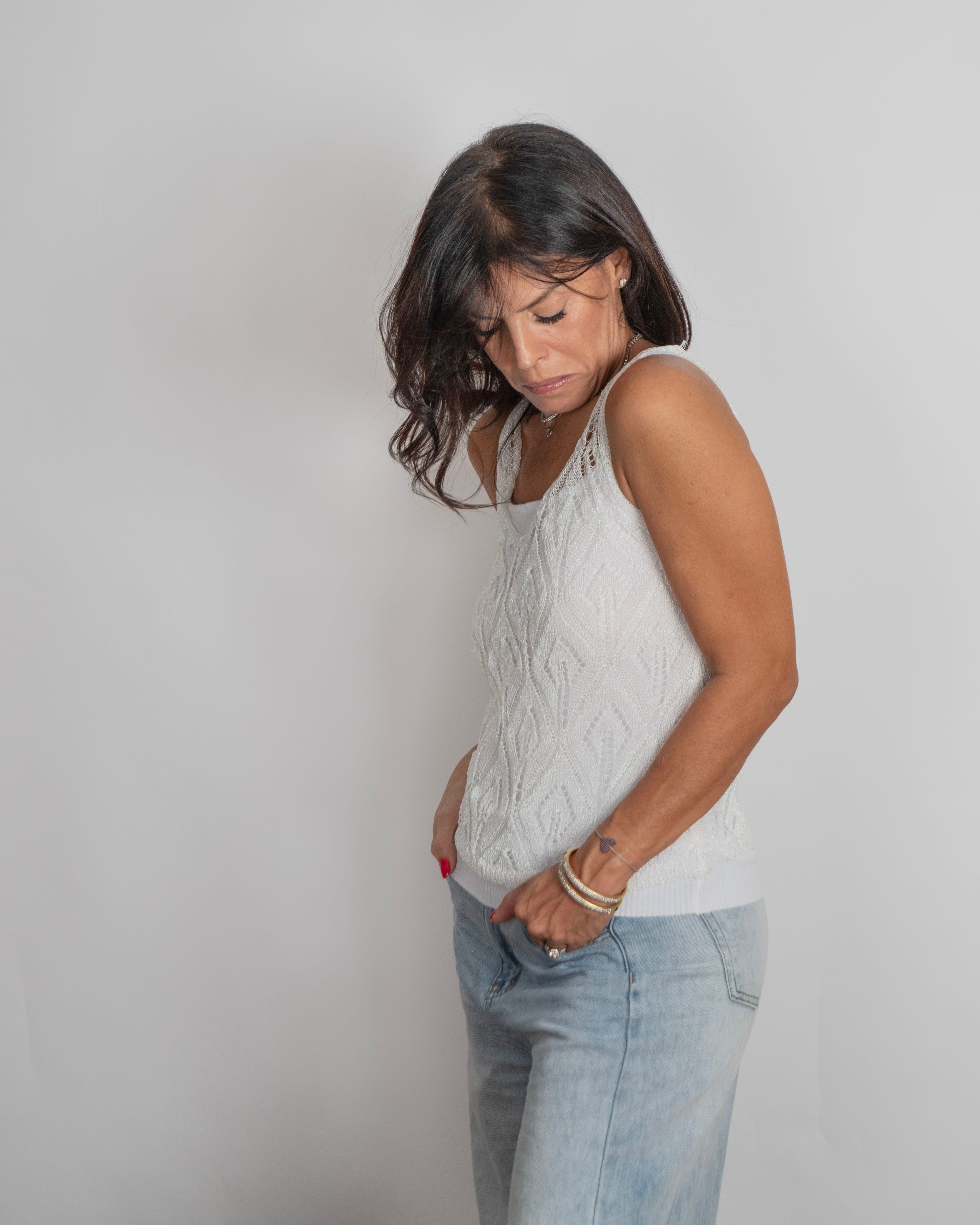 ALLICIA גופיית חורים לבנה image 7