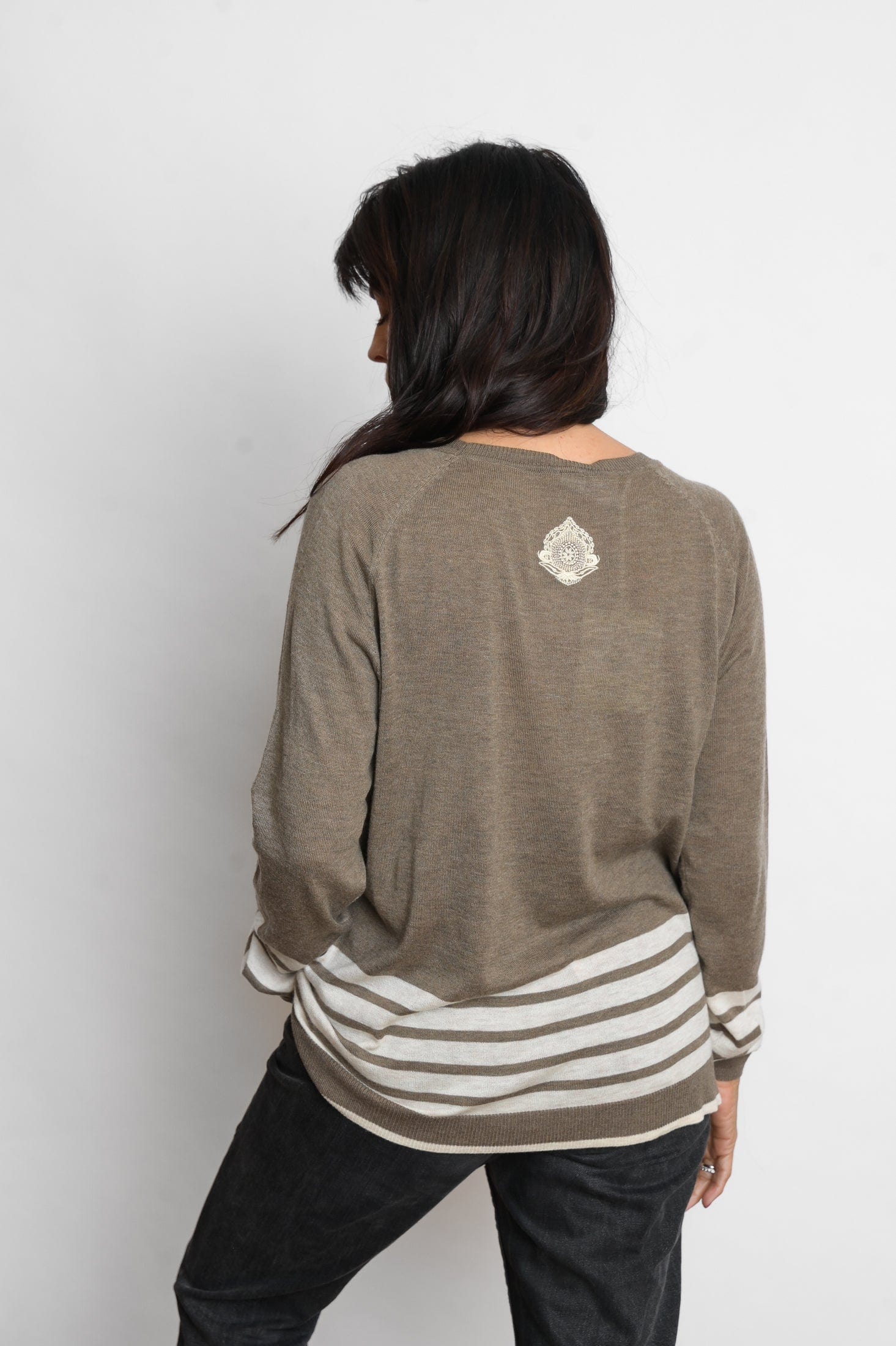 ARKI סריג פסים חום לבן image 9