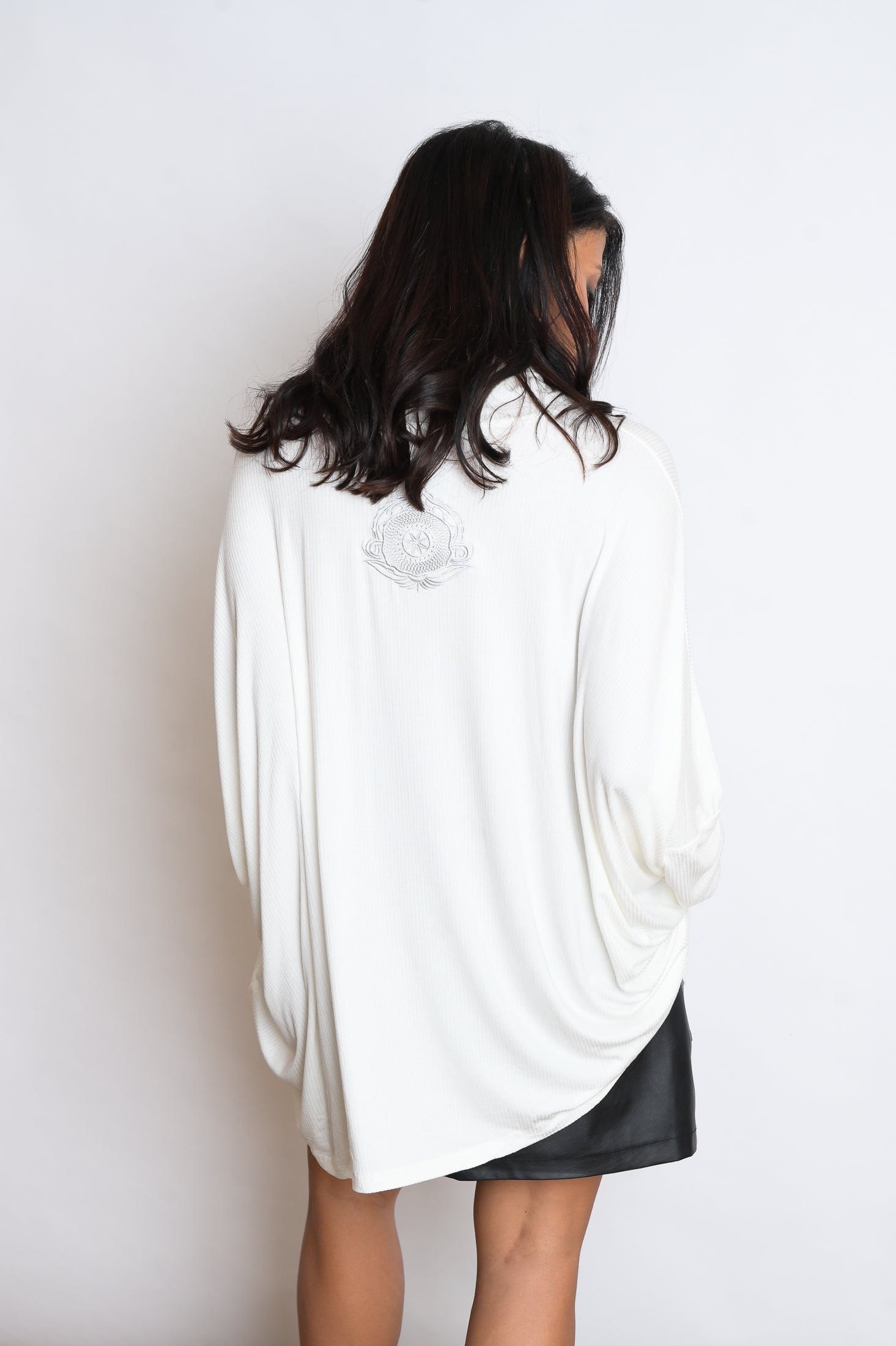 K SHIRT   גולף לבן אוברסייז image 4