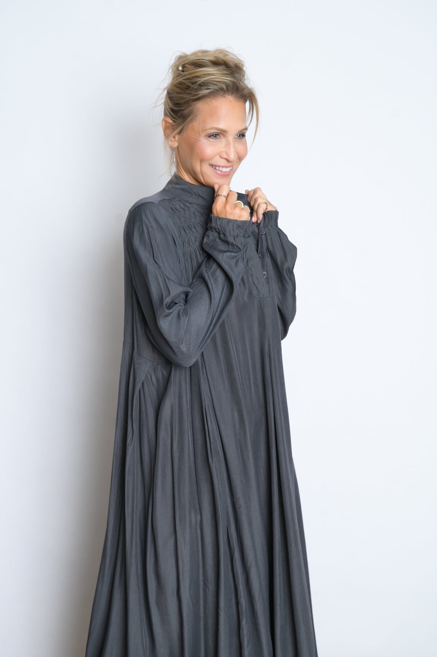 RANA שמלת אוברסייז אפורה image 5