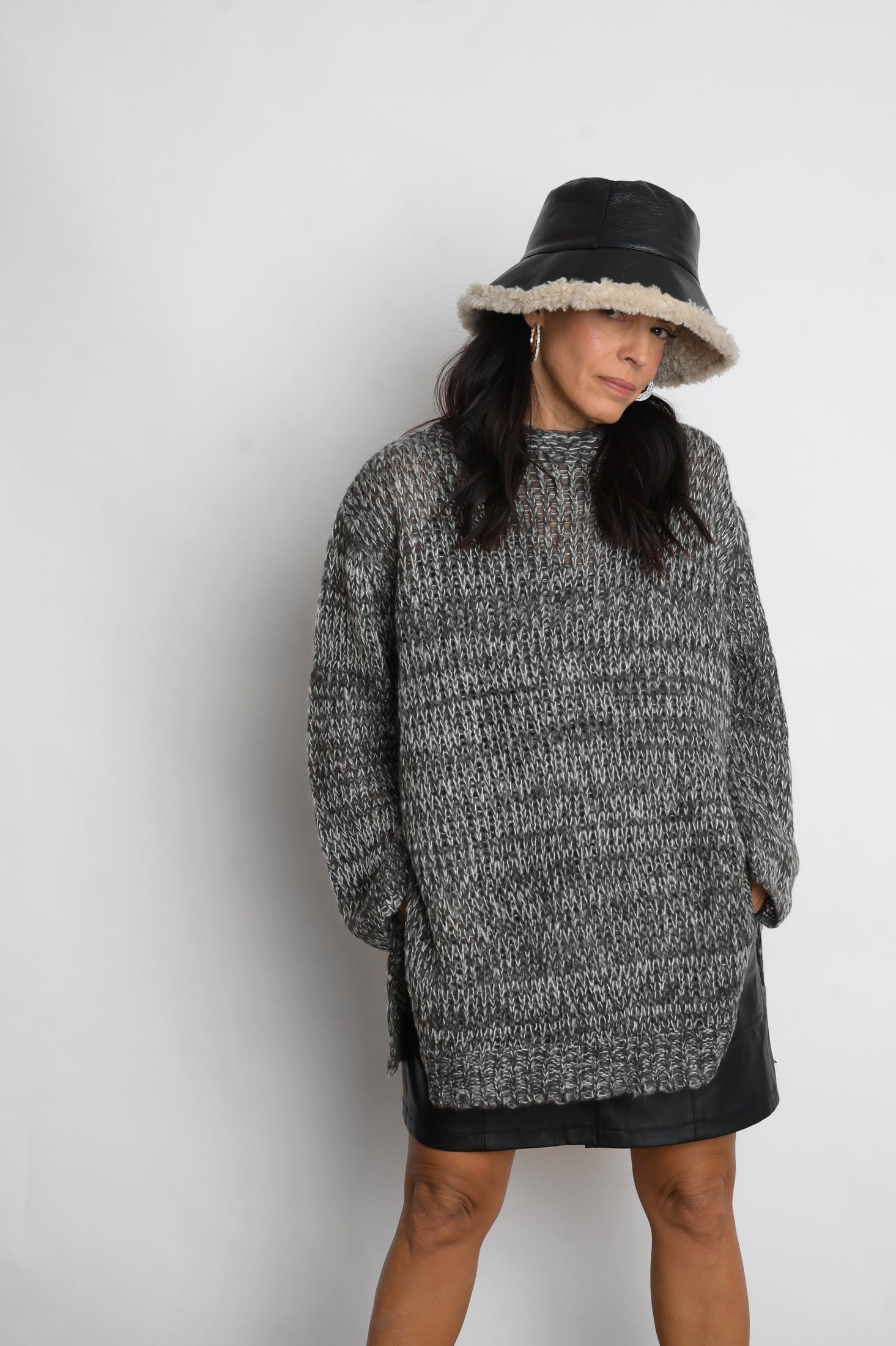 KEA  טוניקה סריג אוברסייז שחורלבן image 5