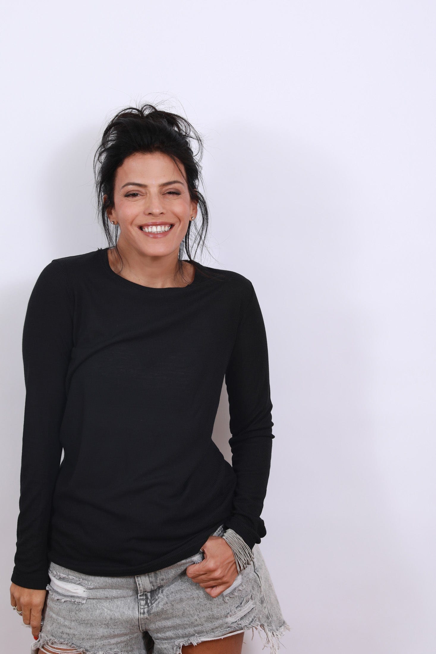 P SHIRT  חולצה שחורה בייסיק image 5