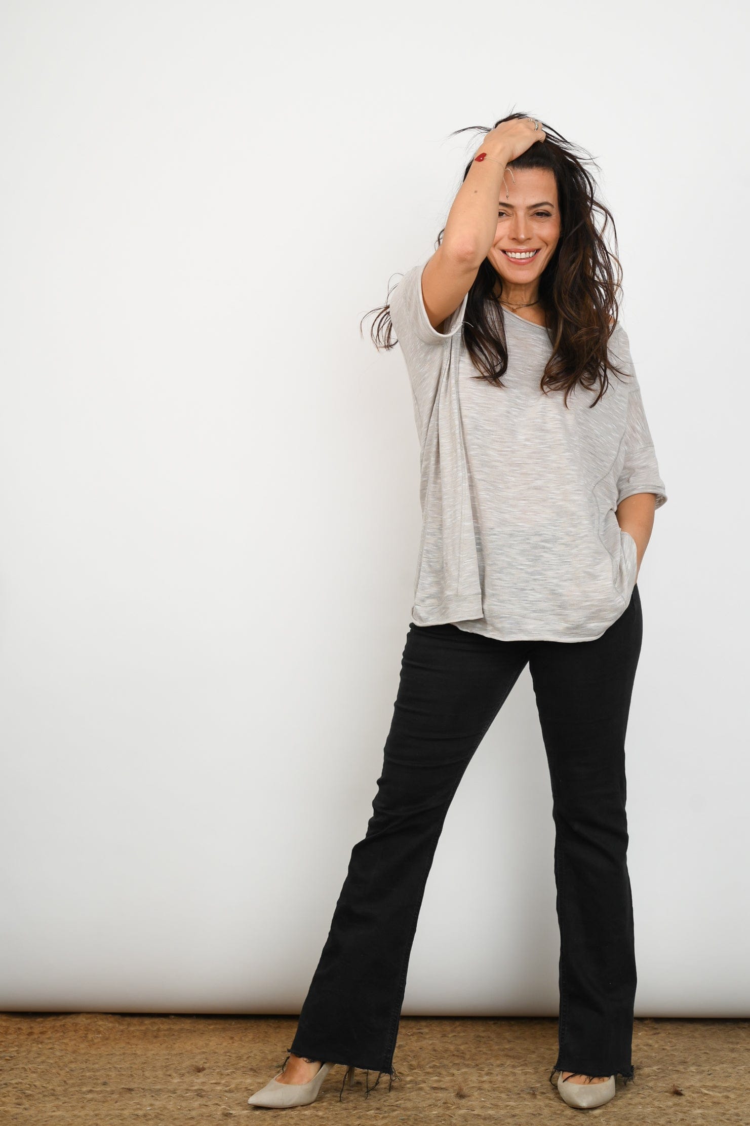 IT חולצה אפורה image 0