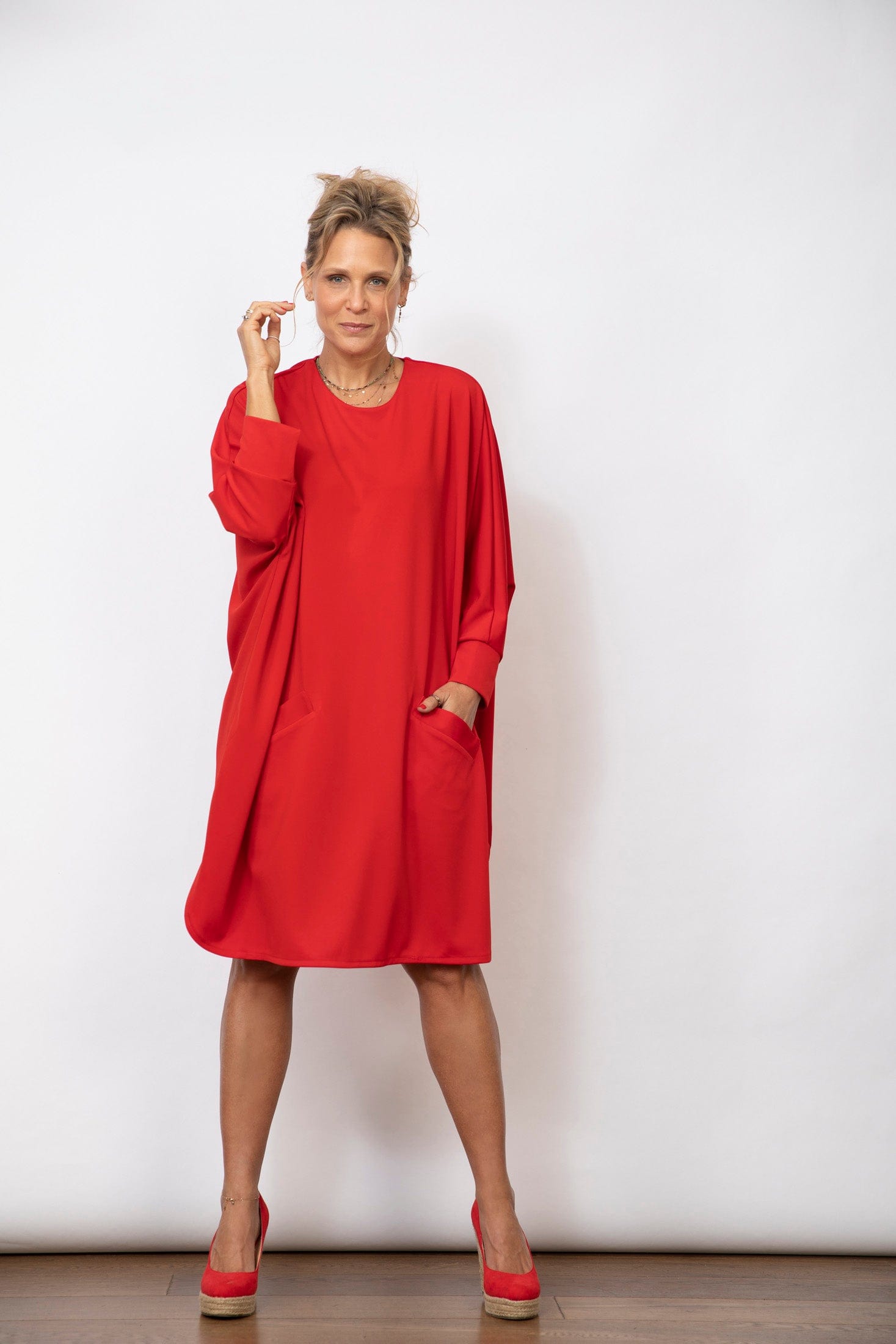 ERIS שמלה אדומה image 9