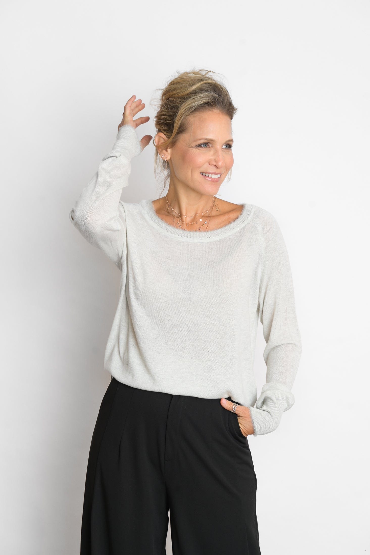 LIPSI סריג עגול אפורלבן מלאנז׳ image 1