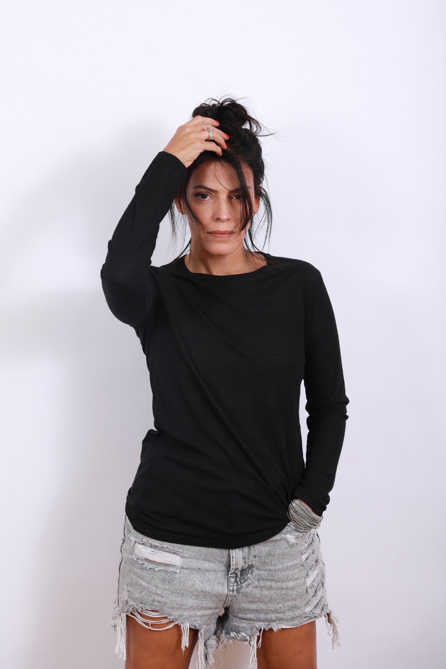 P SHIRT  חולצה שחורה בייסיק image 1