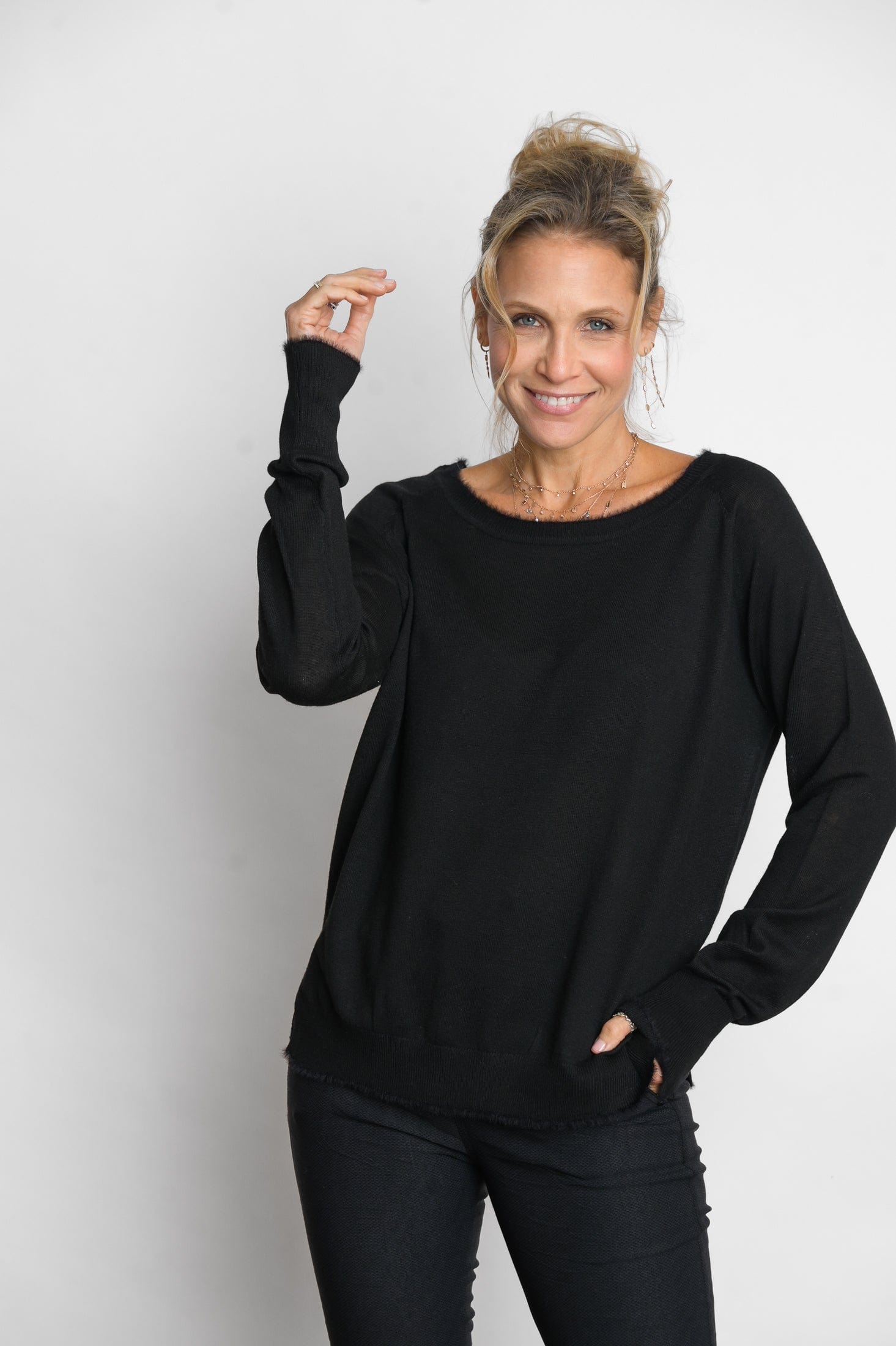 LIPSI סריג עגול שחור image 0