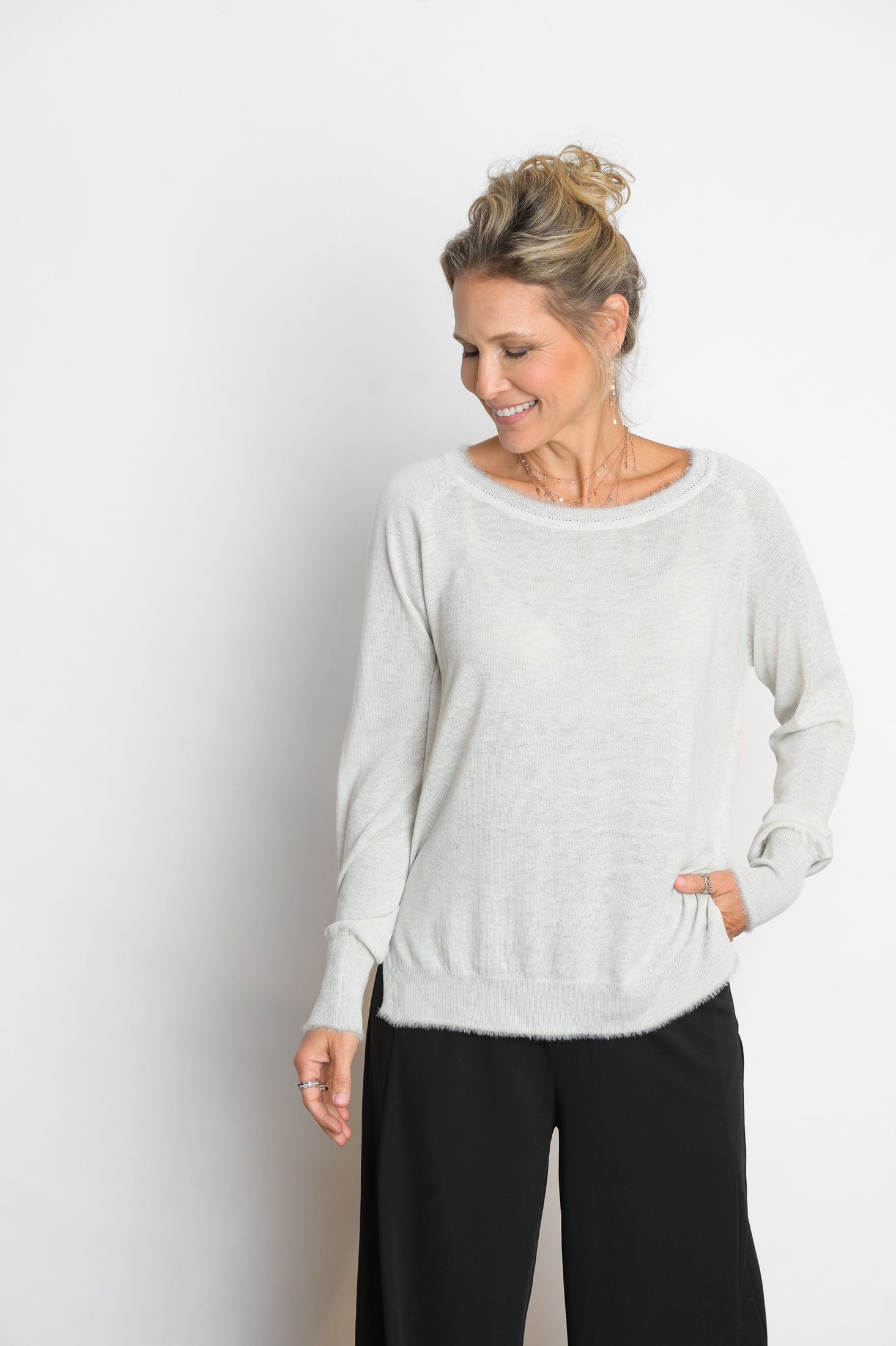 LIPSI סריג עגול אפורלבן מלאנז׳ image 6