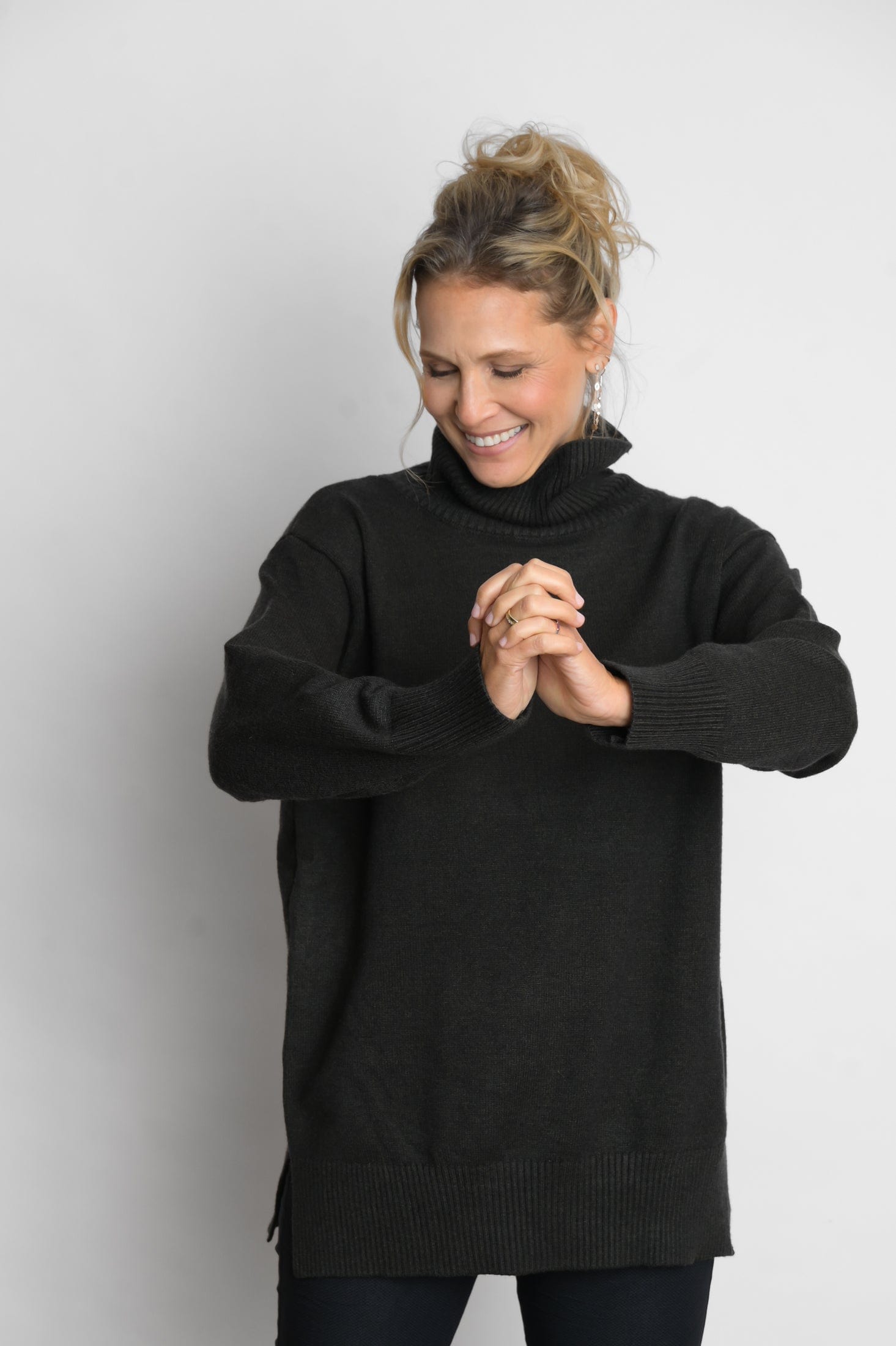 SYMI סריג גולף זית כהה image 1