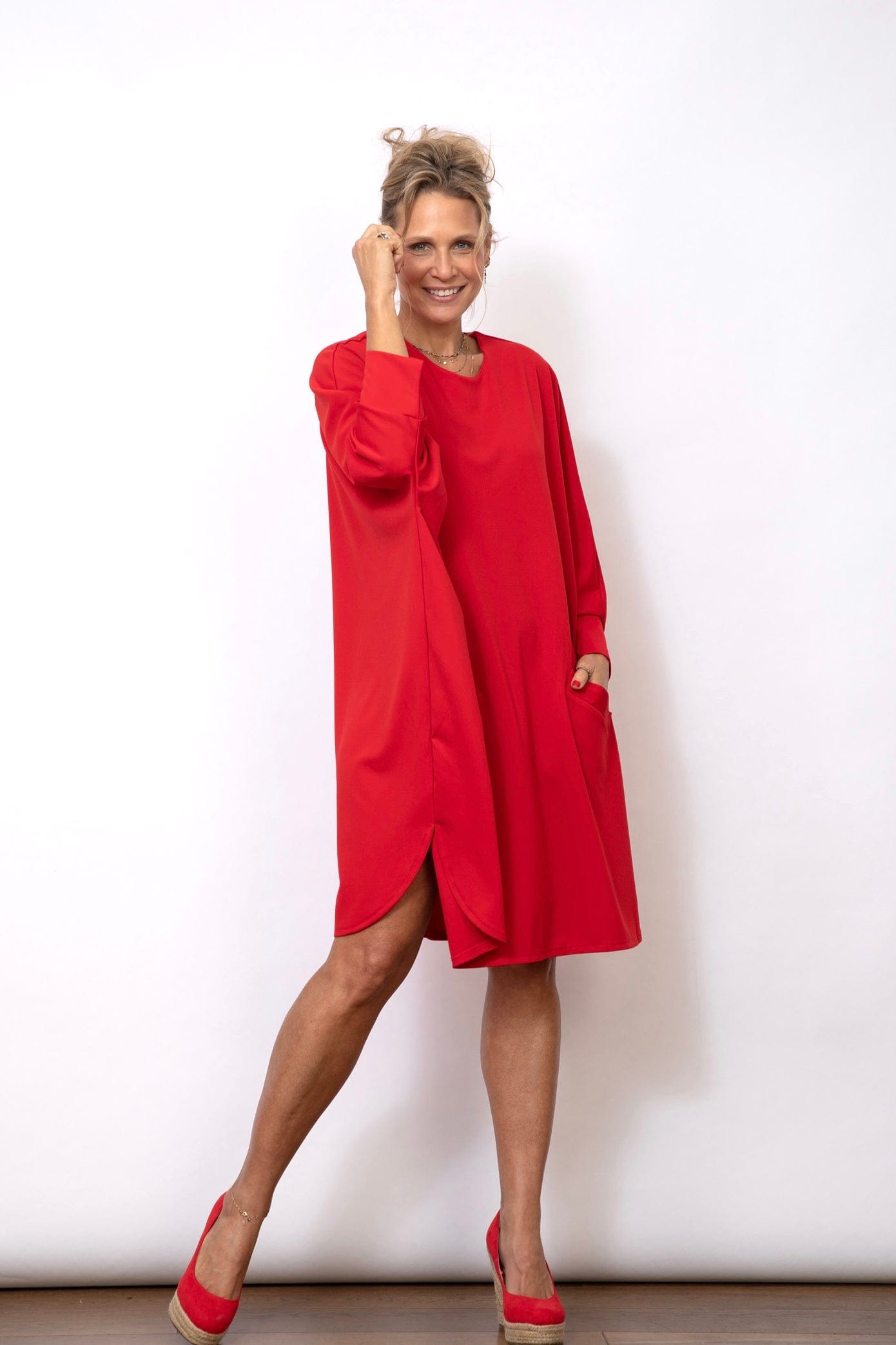 ERIS שמלה אדומה image 1