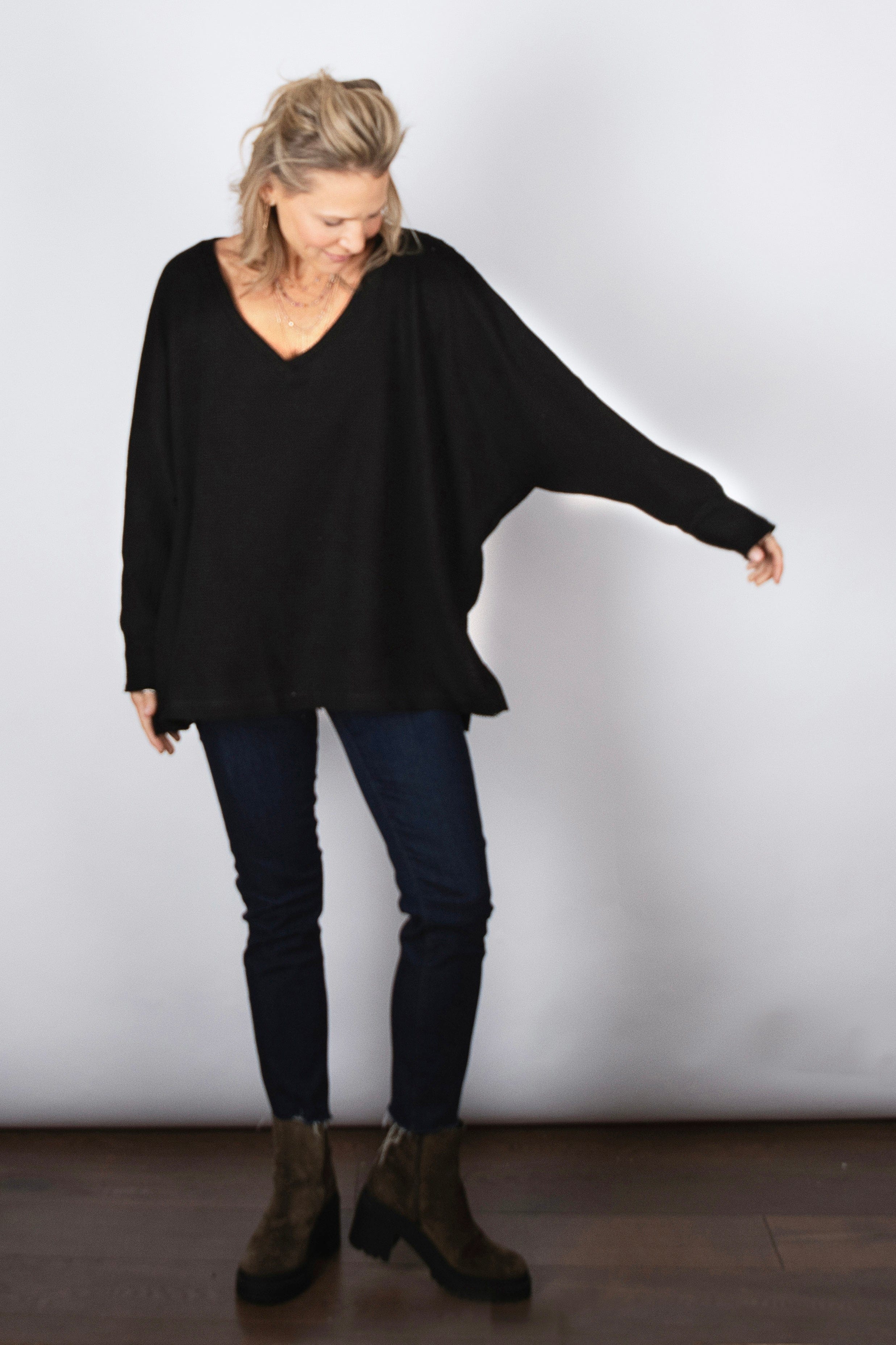 RIKI חולצת אוברסייז שחורה וופל image 3