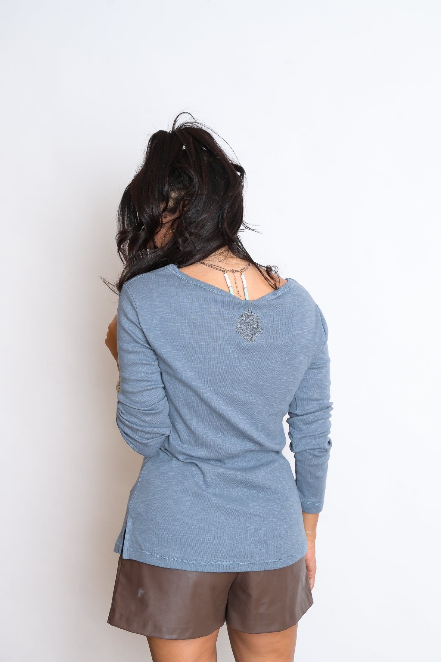 E SHIRT ביסיק V חולצה image 6