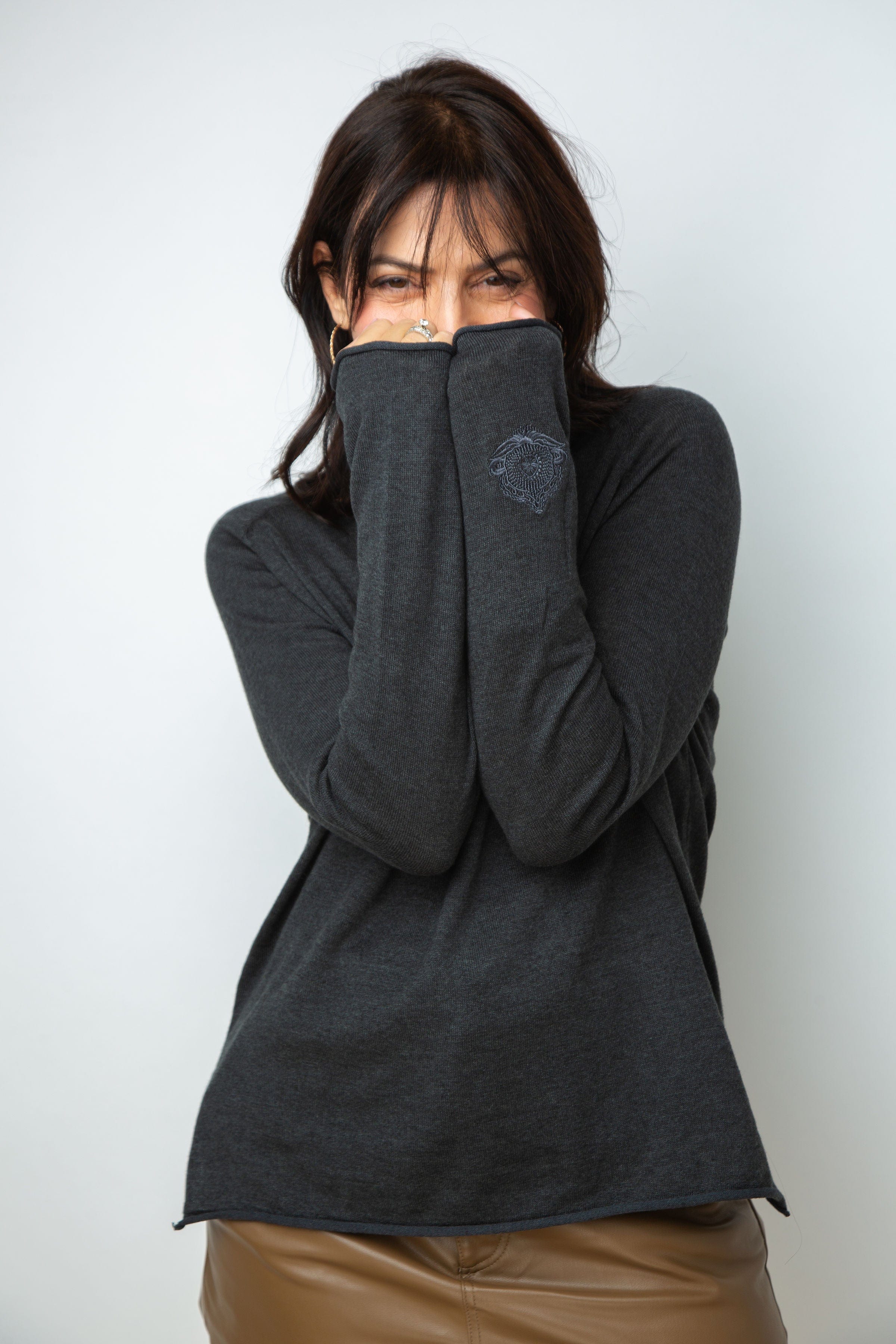 POOL סריג עגול אפור image 5