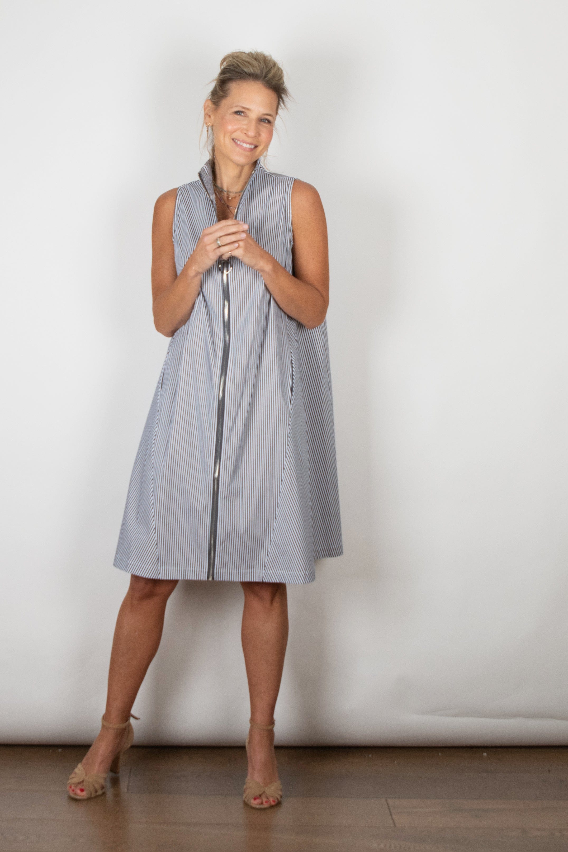 SHAKIRA  שמלה שחורה פסים לבן ריצ׳רצ image 4