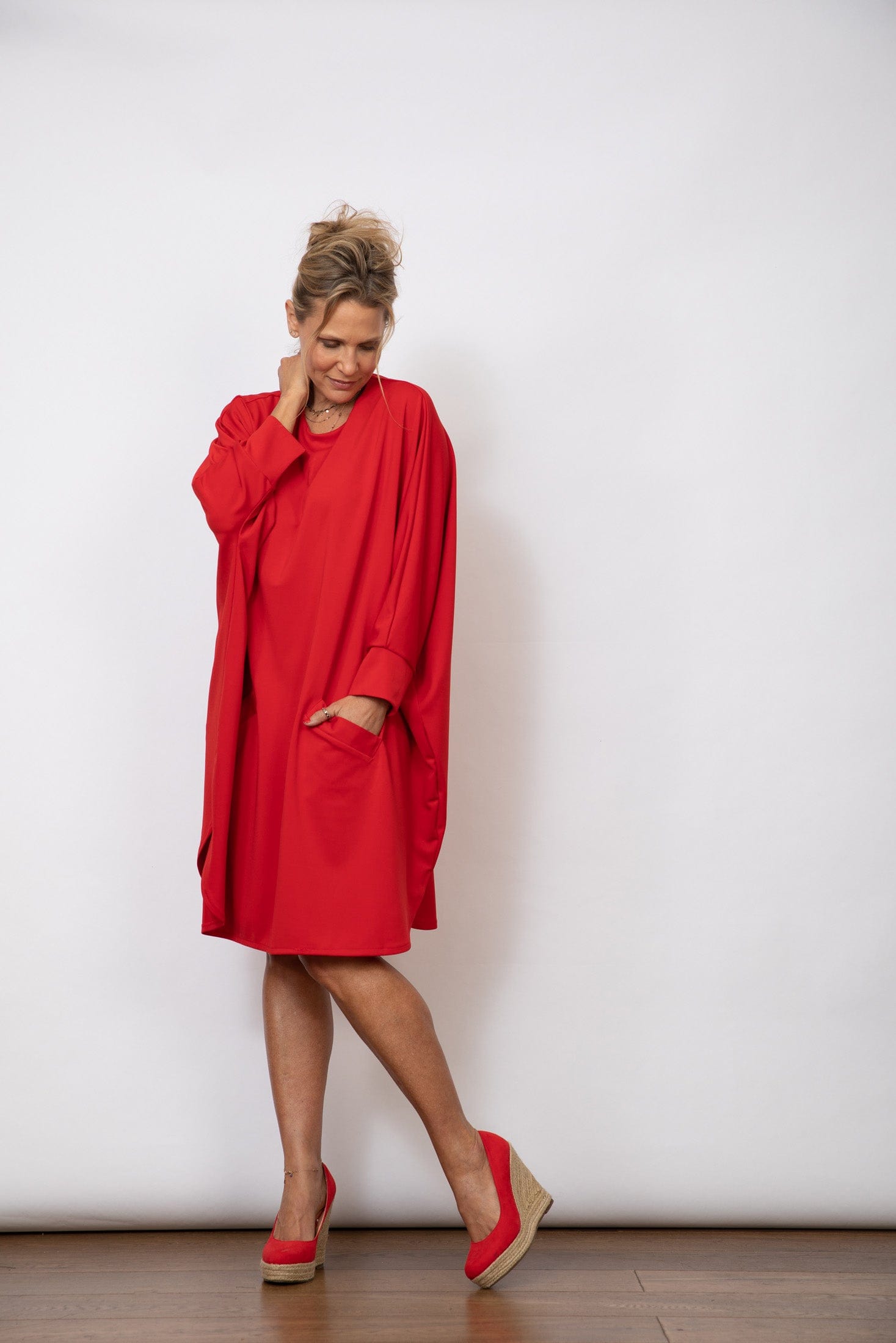 ERIS שמלה אדומה image 7