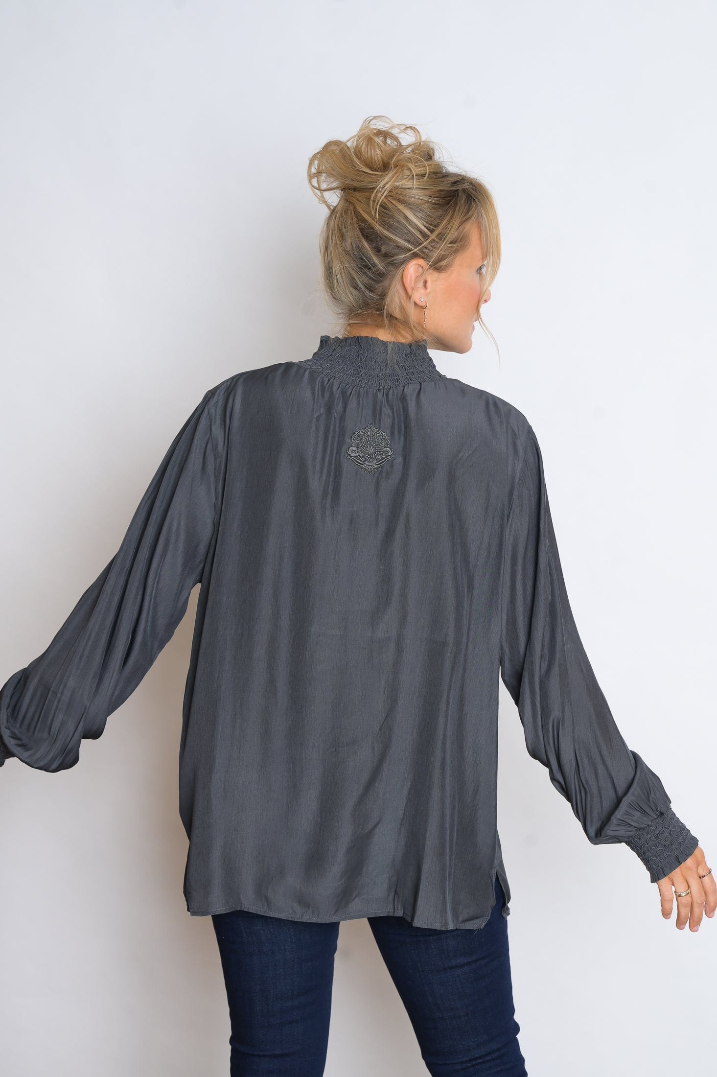 ATHEI חולצה אפורה image 2