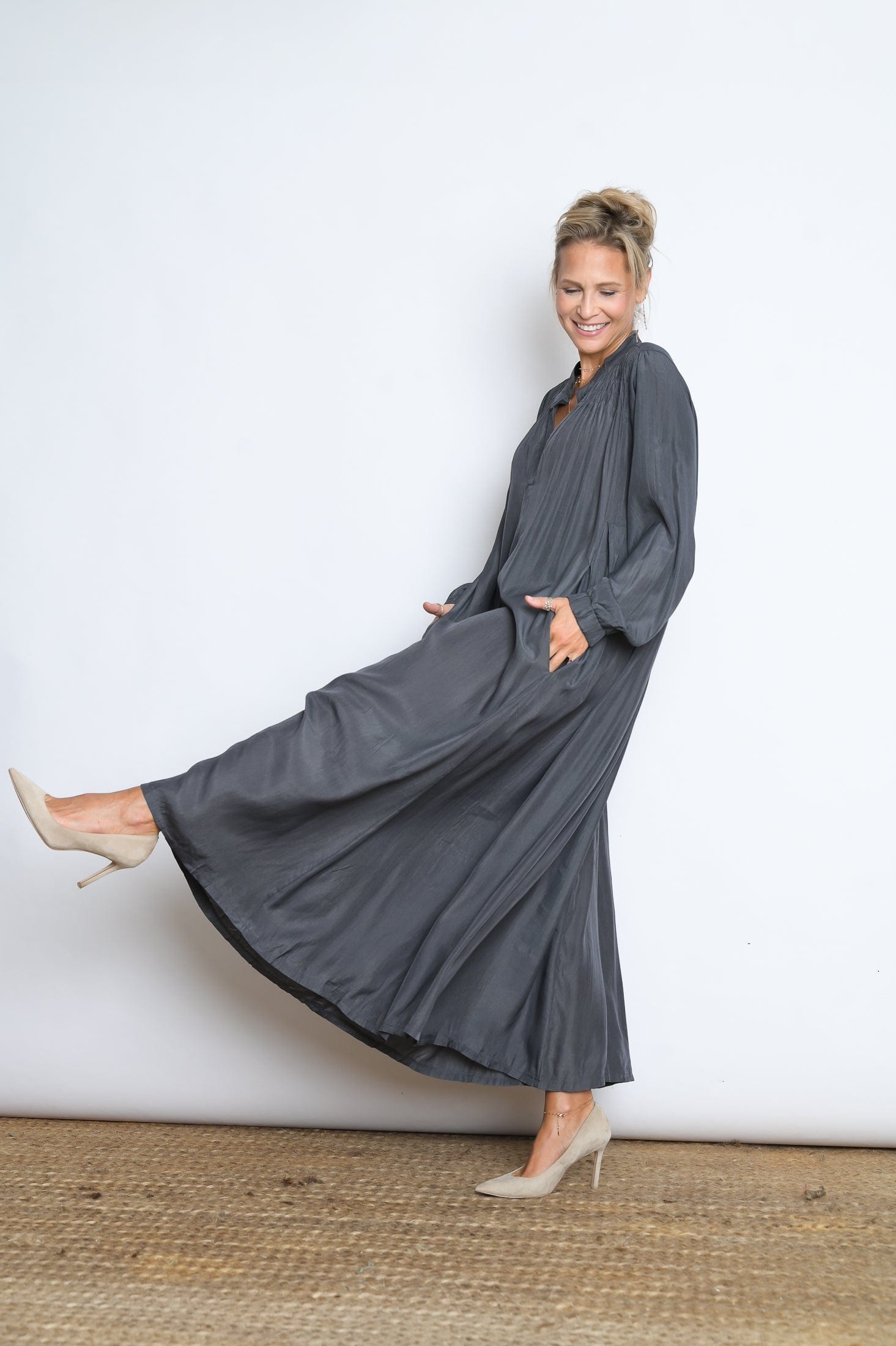 RANA שמלת אוברסייז אפורה image 6