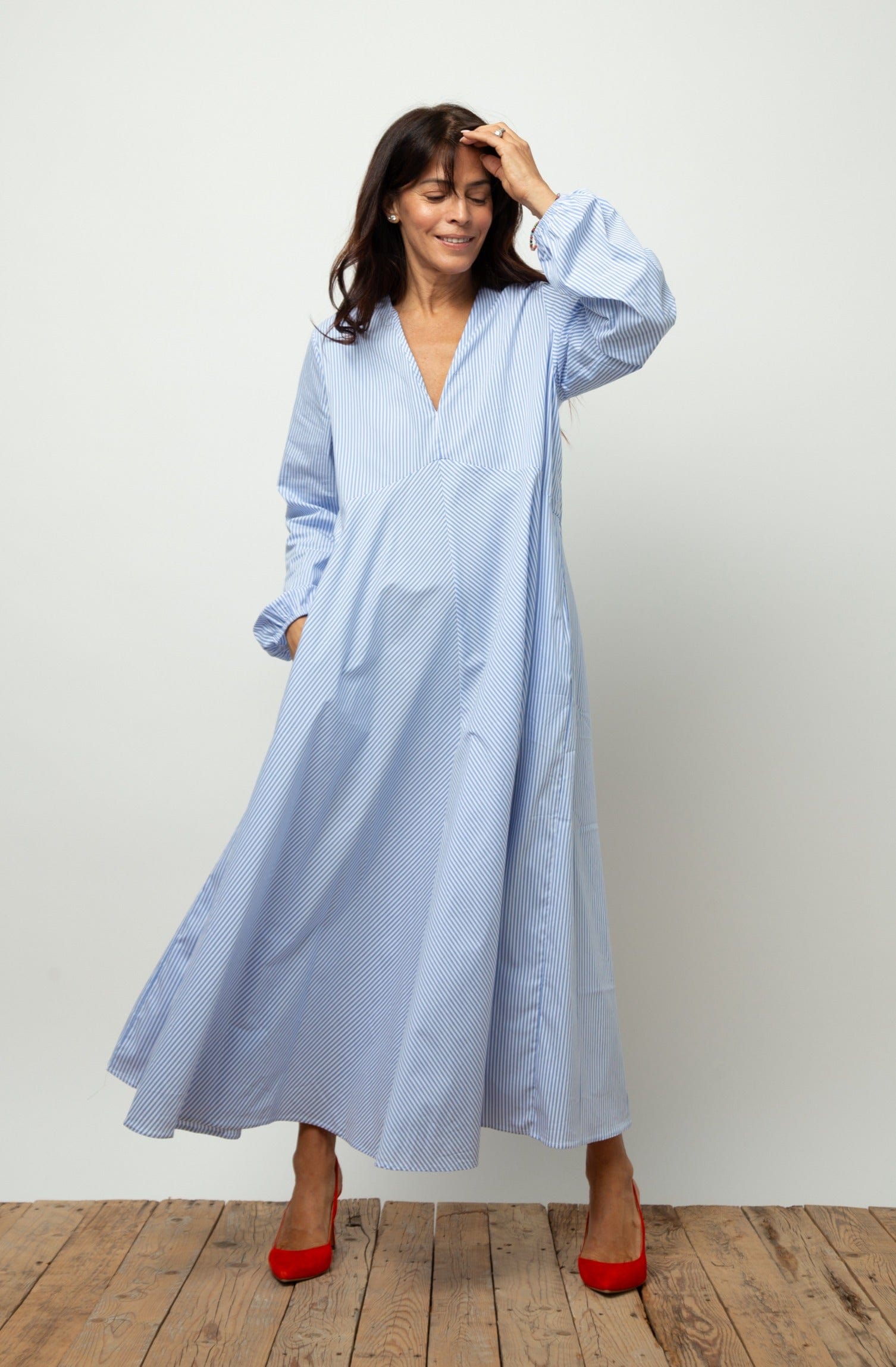 BRAY DRESS     שמלה אוברסייז פסים תכלת image 3