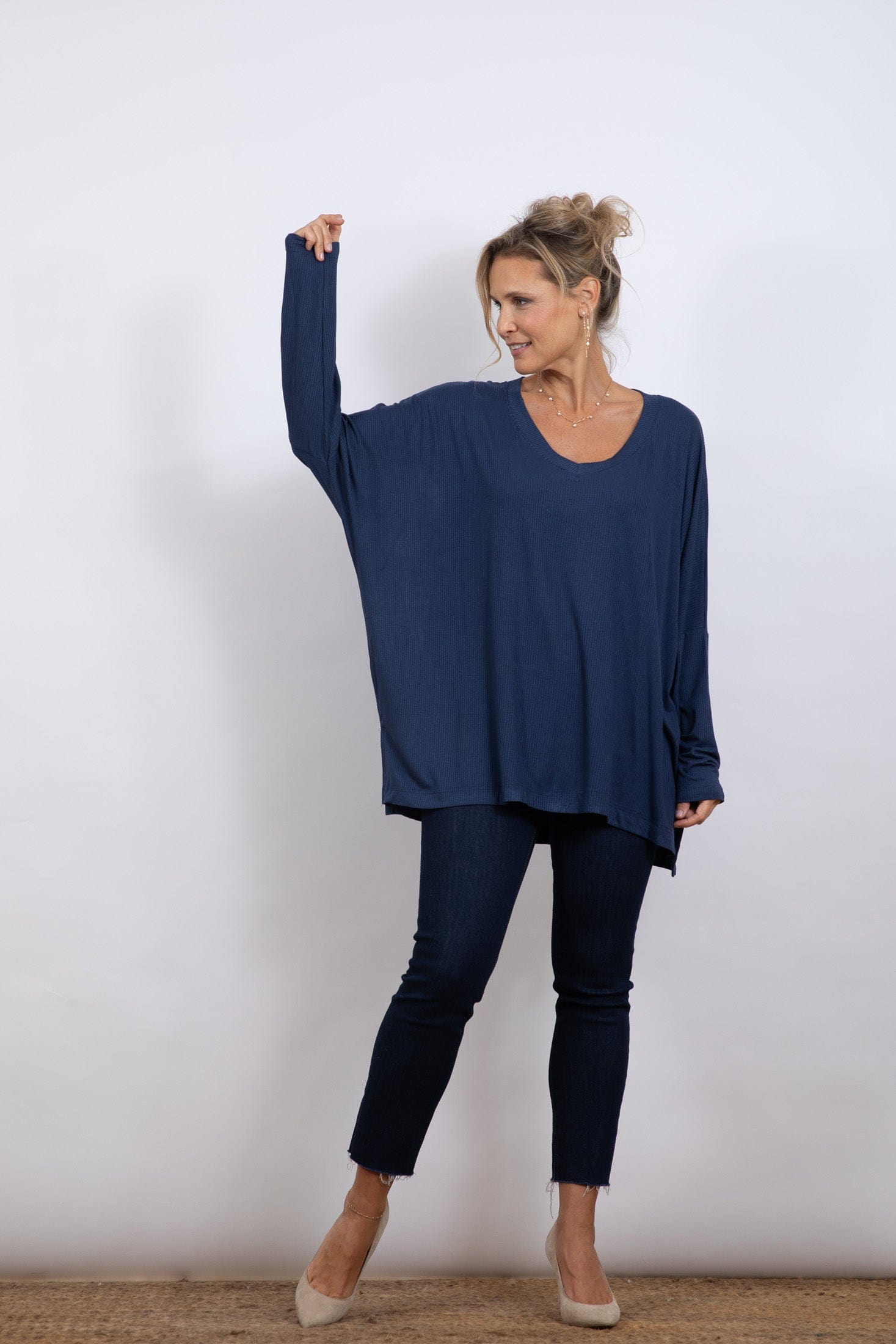 J SHIRT   חולצה כחולה אוברסייז image 3