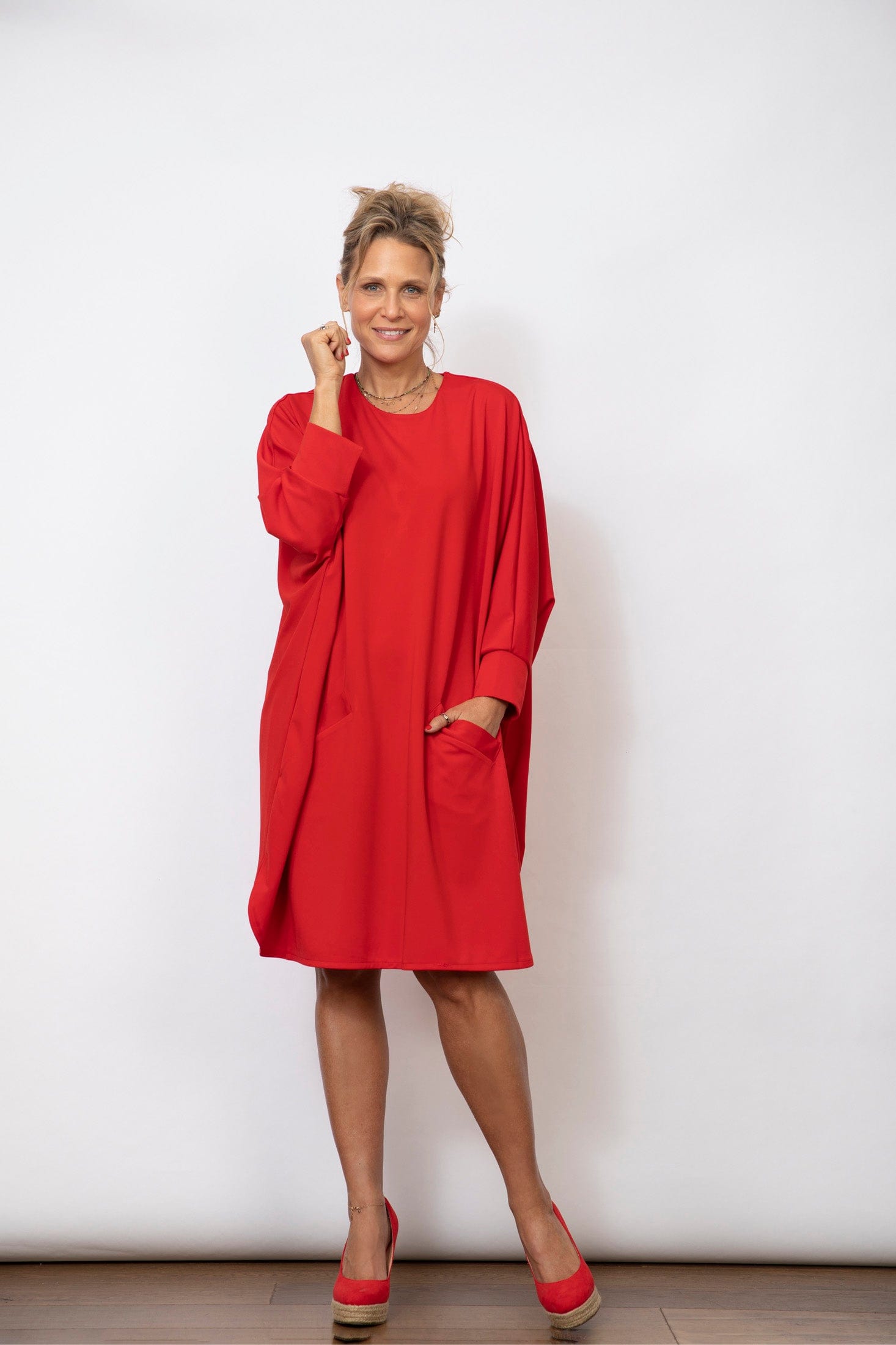 ERIS שמלה אדומה image 6