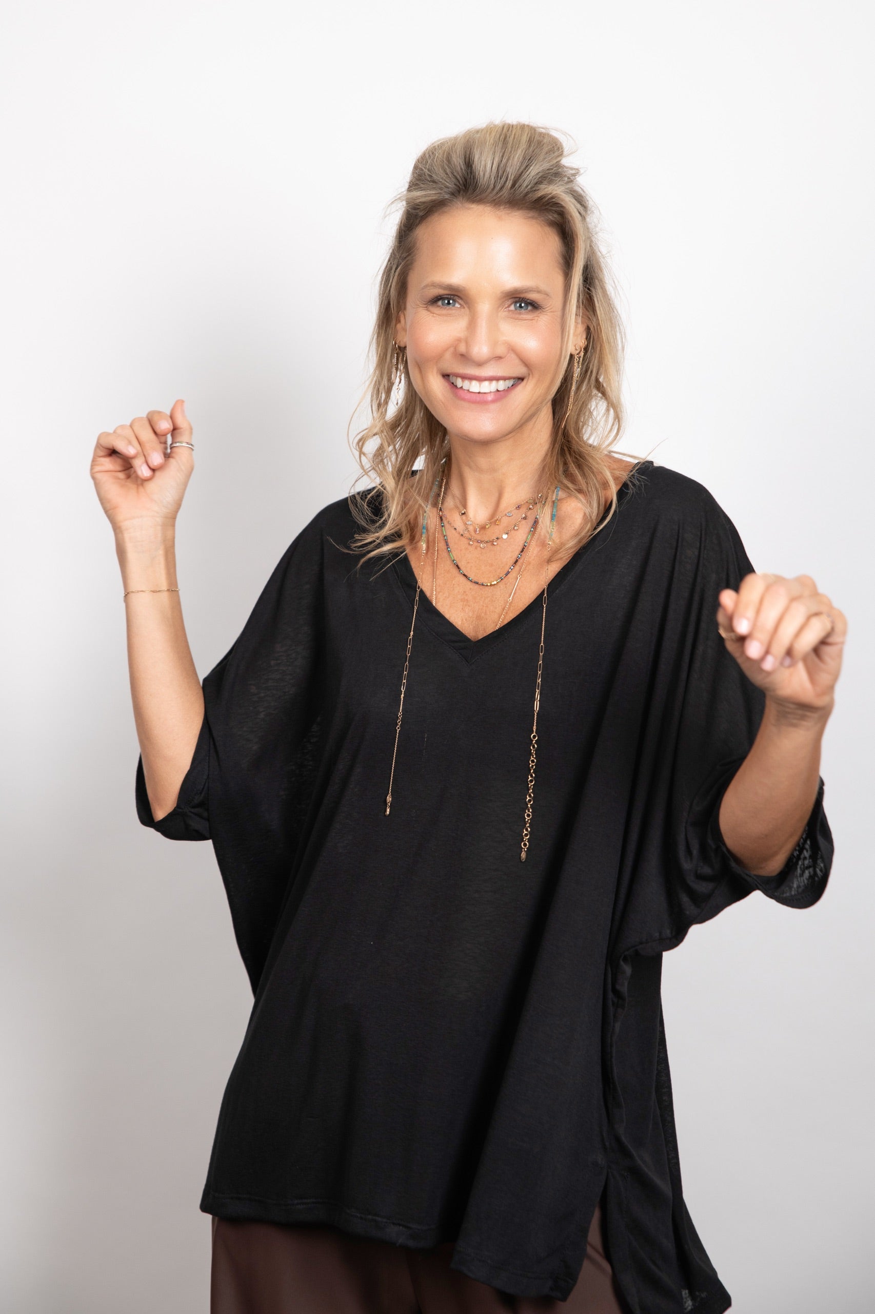 CLIO חולצה אוברסייז שחורה