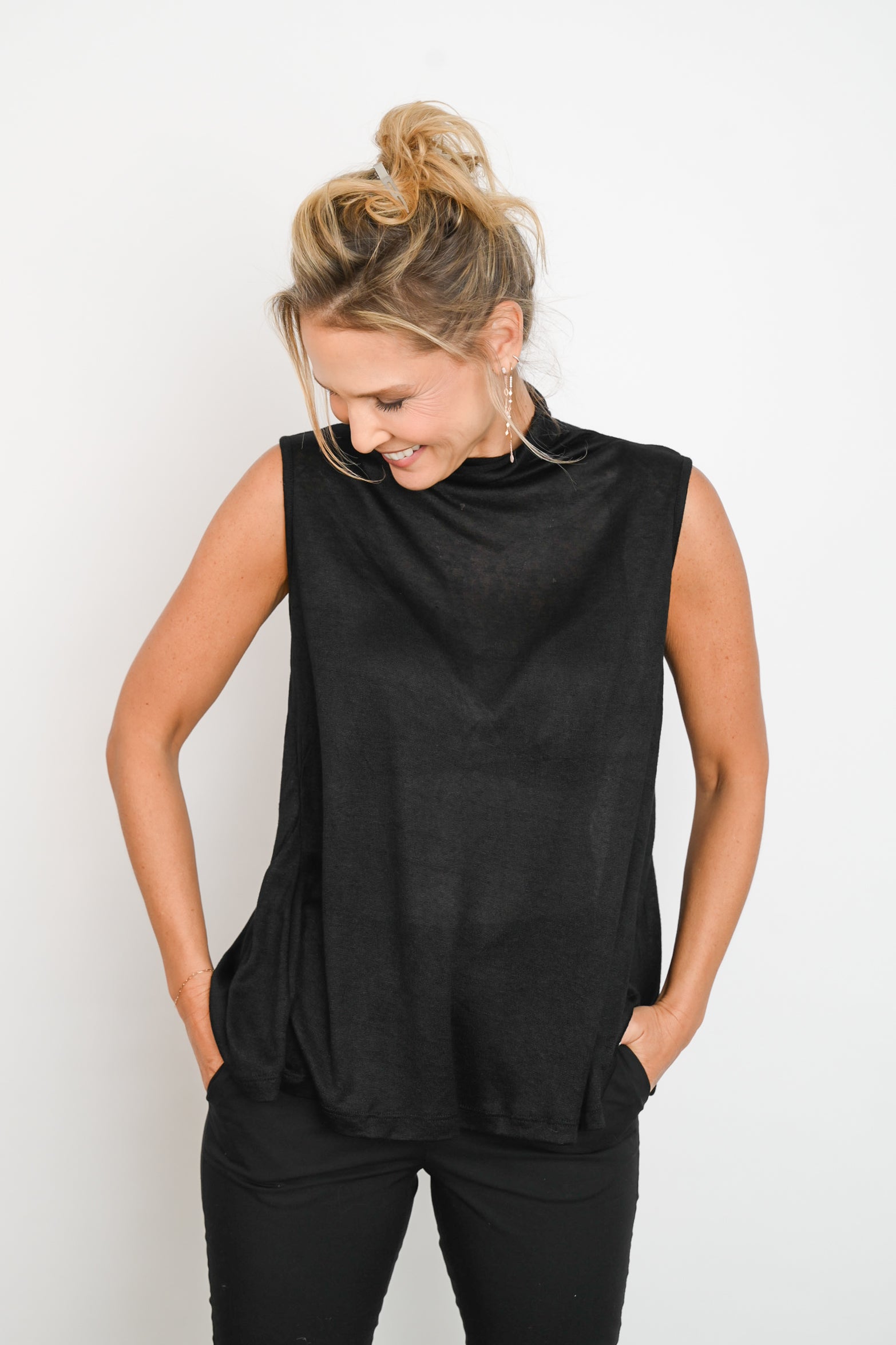 PHOEBE  גופיית מיני גולף שחורה