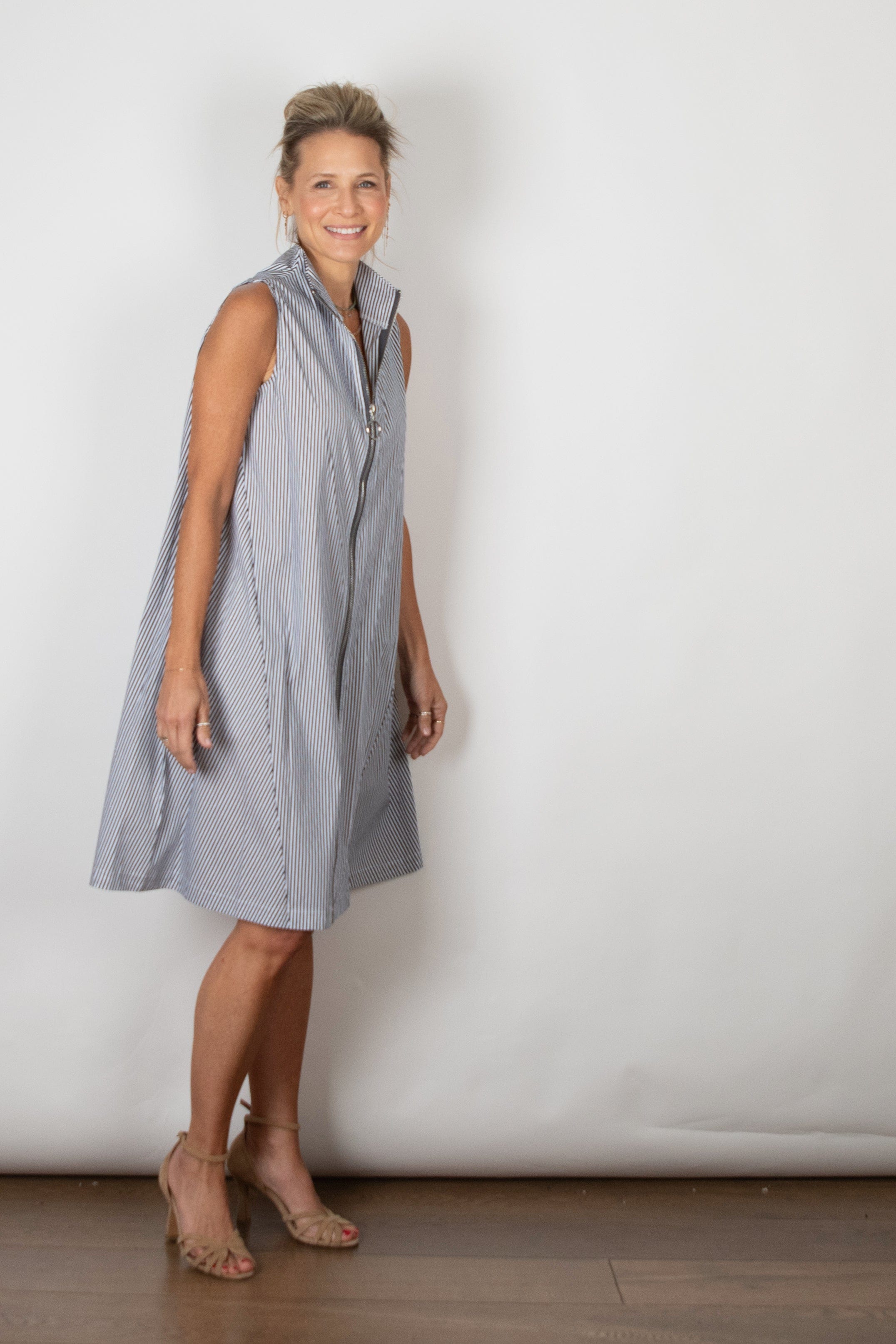 SHAKIRA  שמלה שחורה פסים לבן ריצ׳רצ image 12