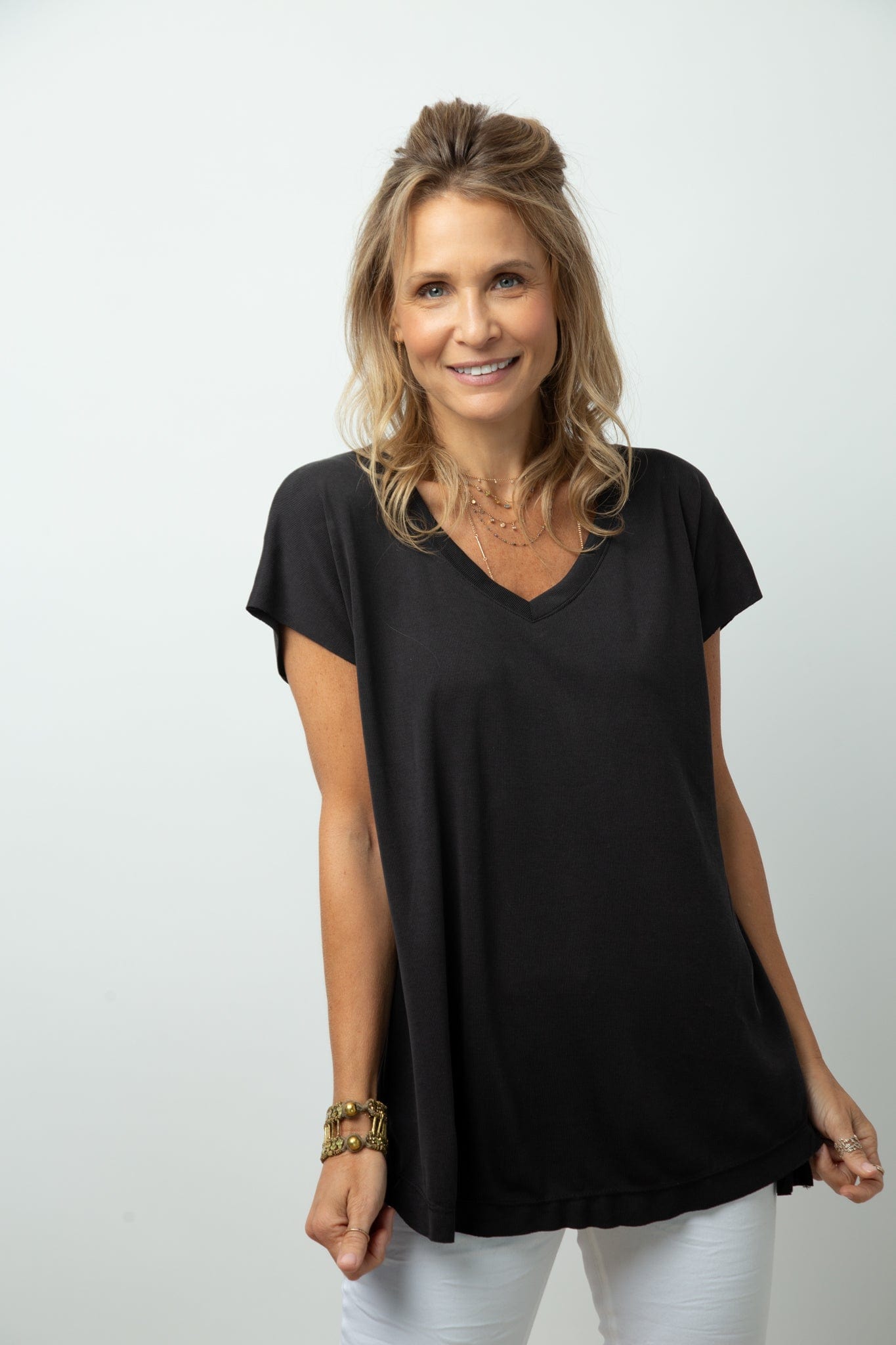 DALLY V חולצה שחורה image 3