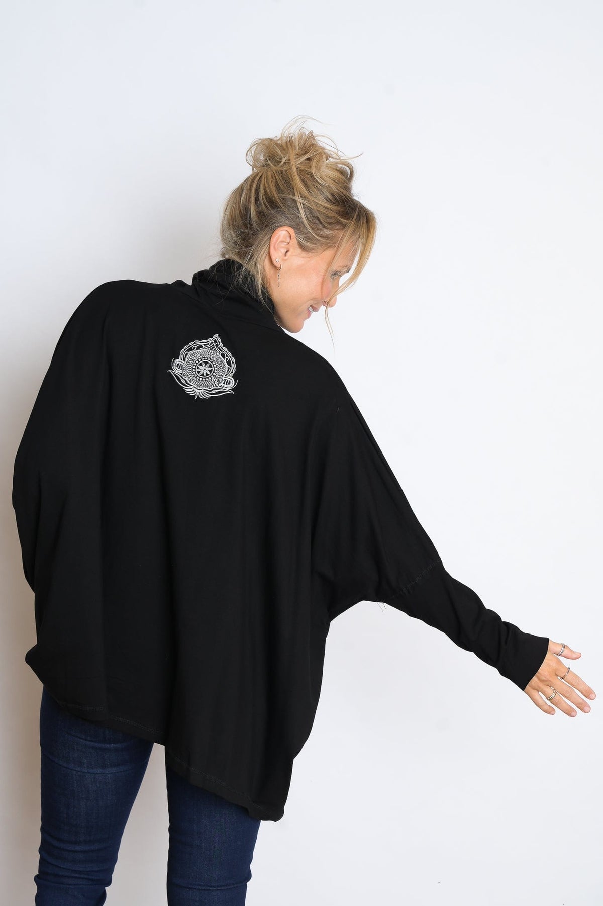 Q SHIRT גולף שחור אוברסייז image 3