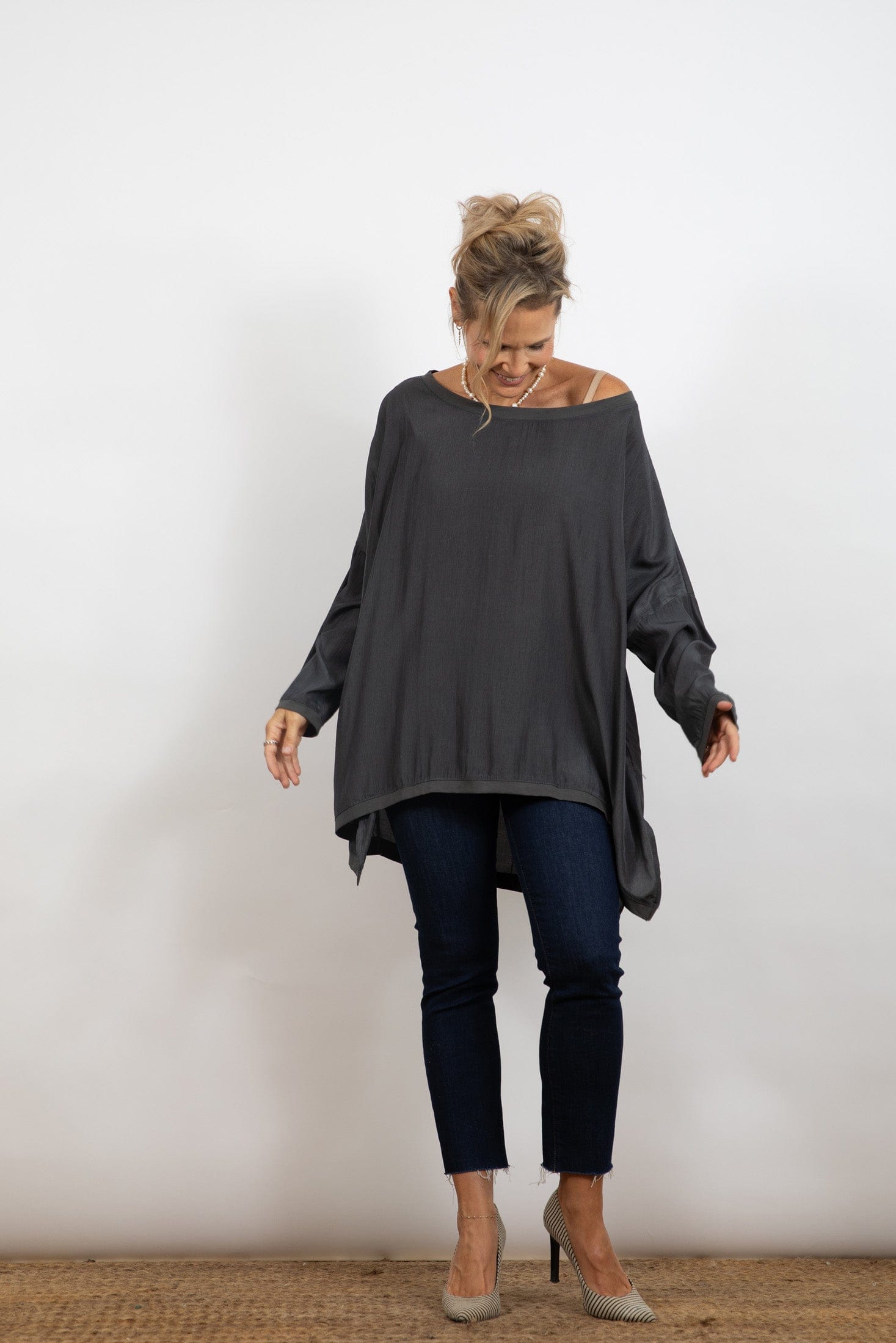 ALT חולצה אפורה אוברסייז image 4